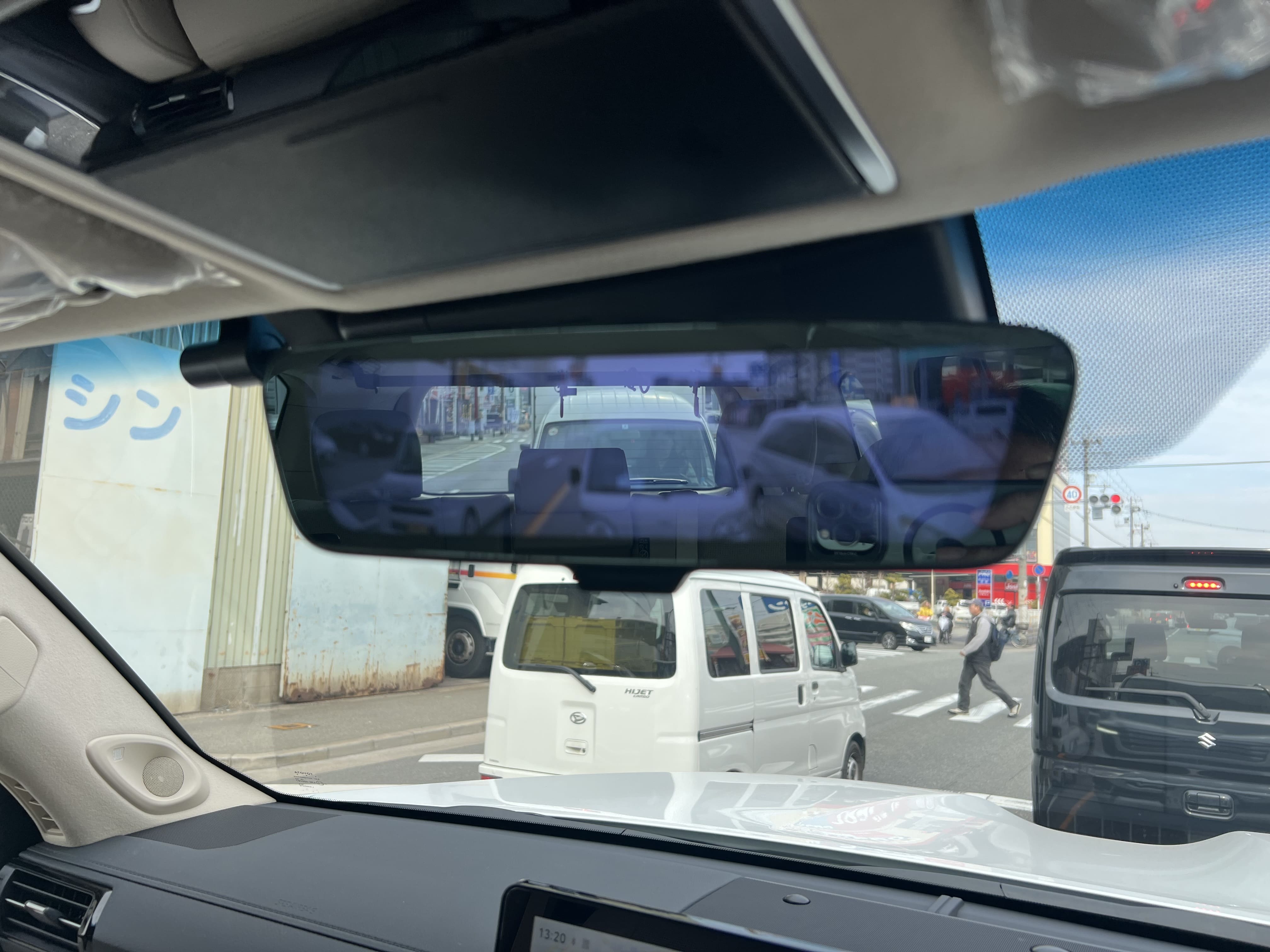 デジタルインナーミラーが反射して見えずらい時に関して