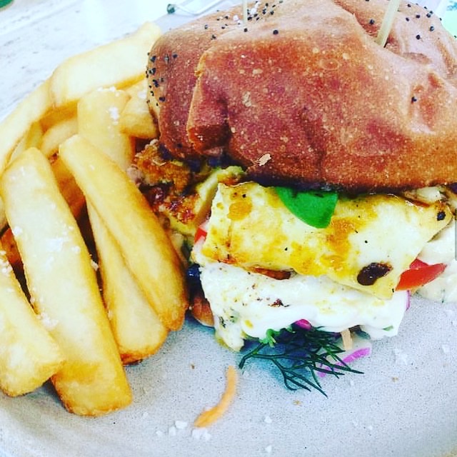 バイロンベイシリーズ!! バイロンベイの美味しい食（ハンバーガー）をデザインしたアイホンスマホケース
