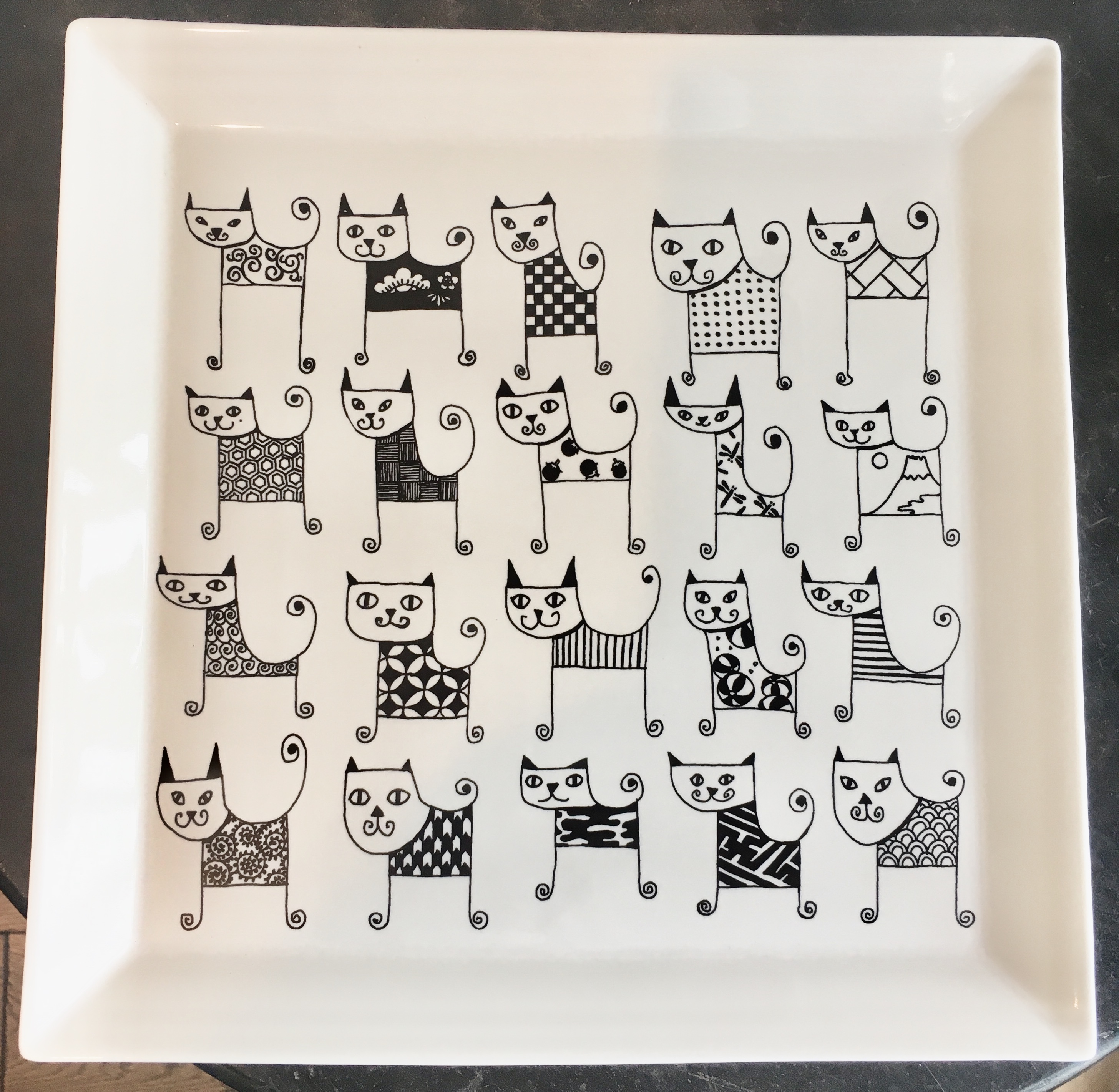 猫柄陶磁器と雑貨をアップします