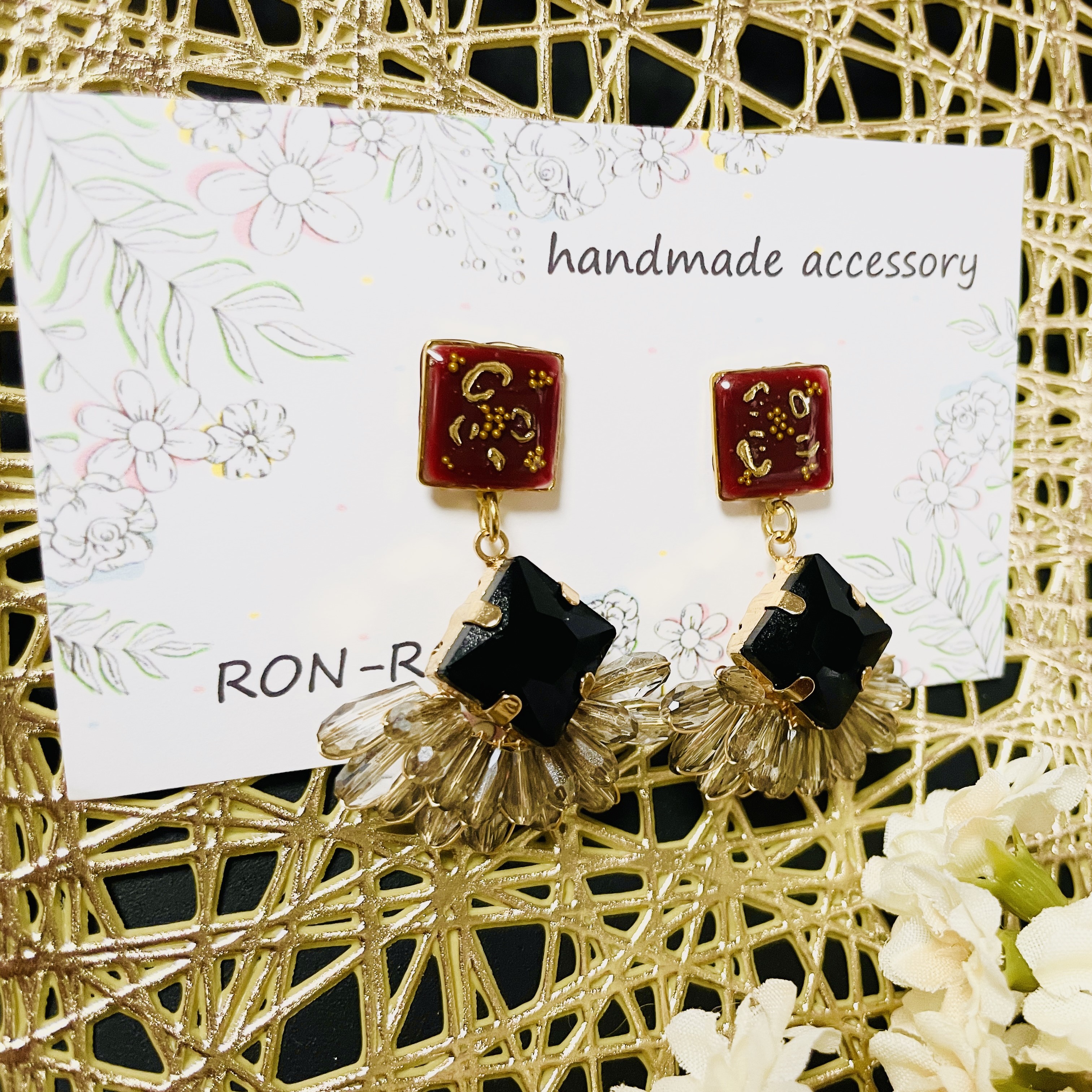 レジンアクセサリーの魅力は?温かみを感じる素材!