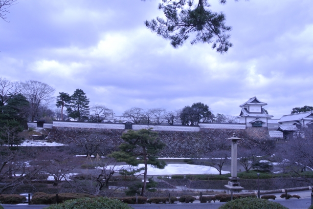 お城には松を植えましょう