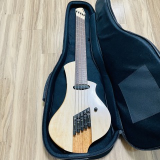 ストロボ5B①　ーギターサイズのベースです！ー