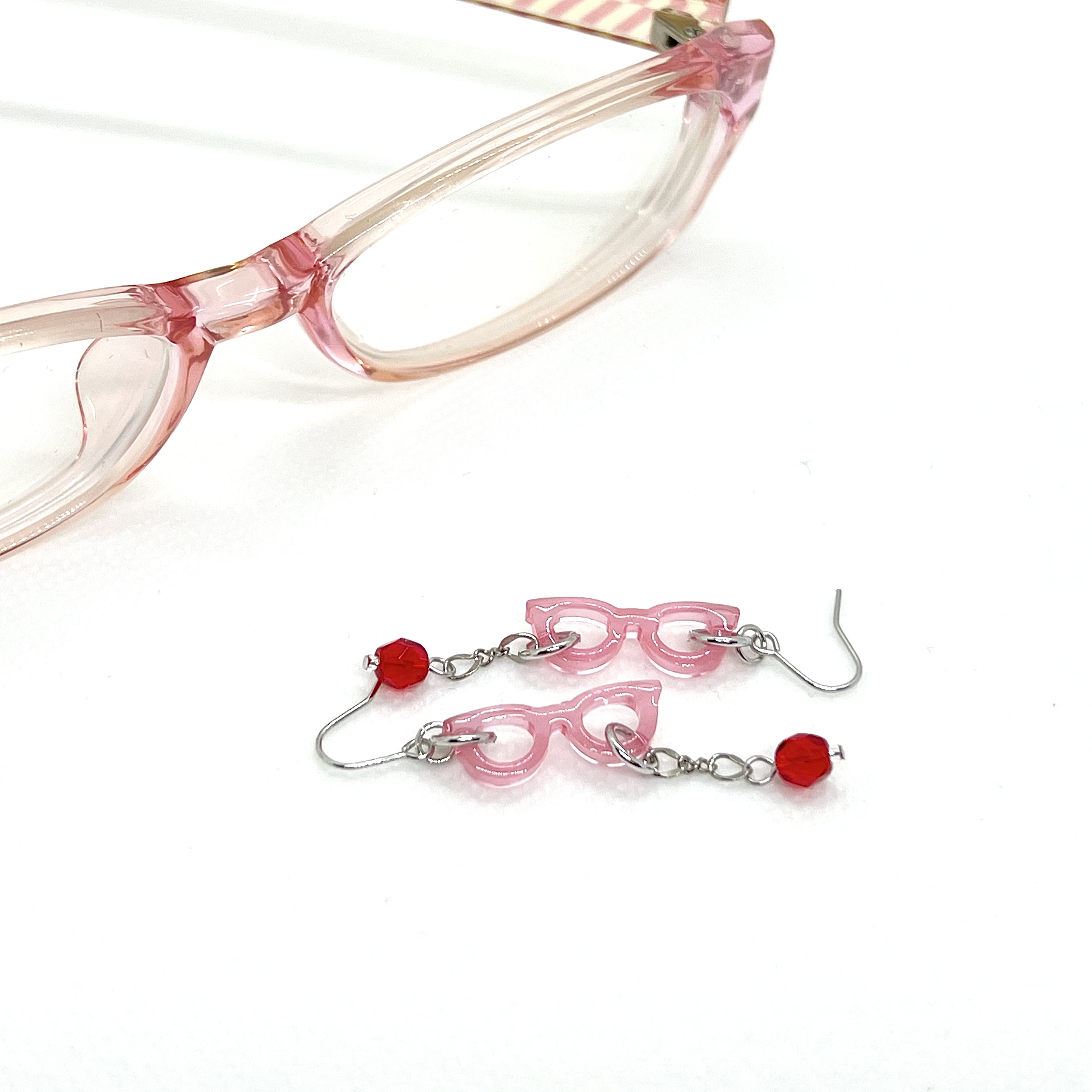 ぽっと出来上がったメガネピアス