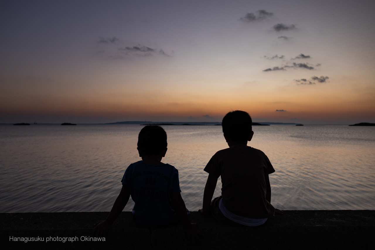 夕暮れと子供達