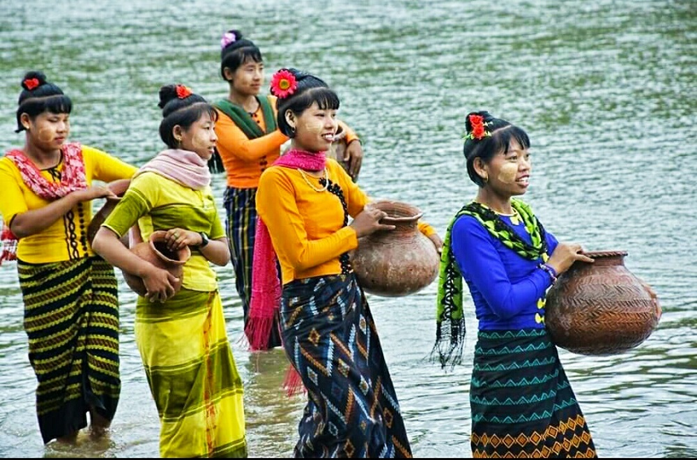 ミャンマーの伝統衣装ロンジー 一枚の布が織りなす多彩な魅力