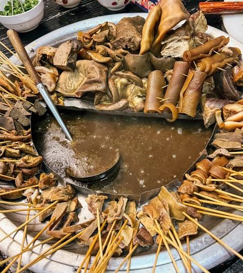 ミャンマーの人気料理「豚肉の串焼き(ワッタードゥッテー)」