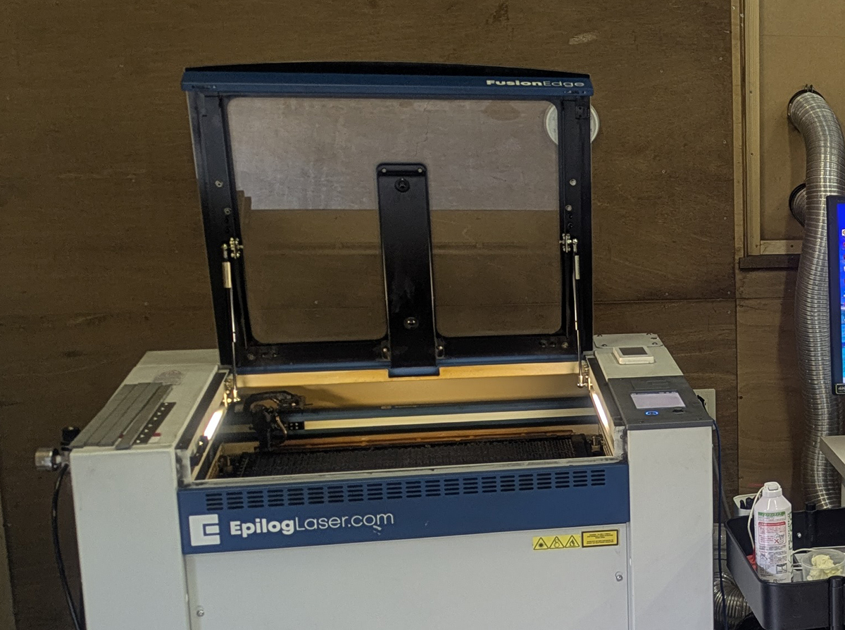 製作する上で欠かせない相方としての機材