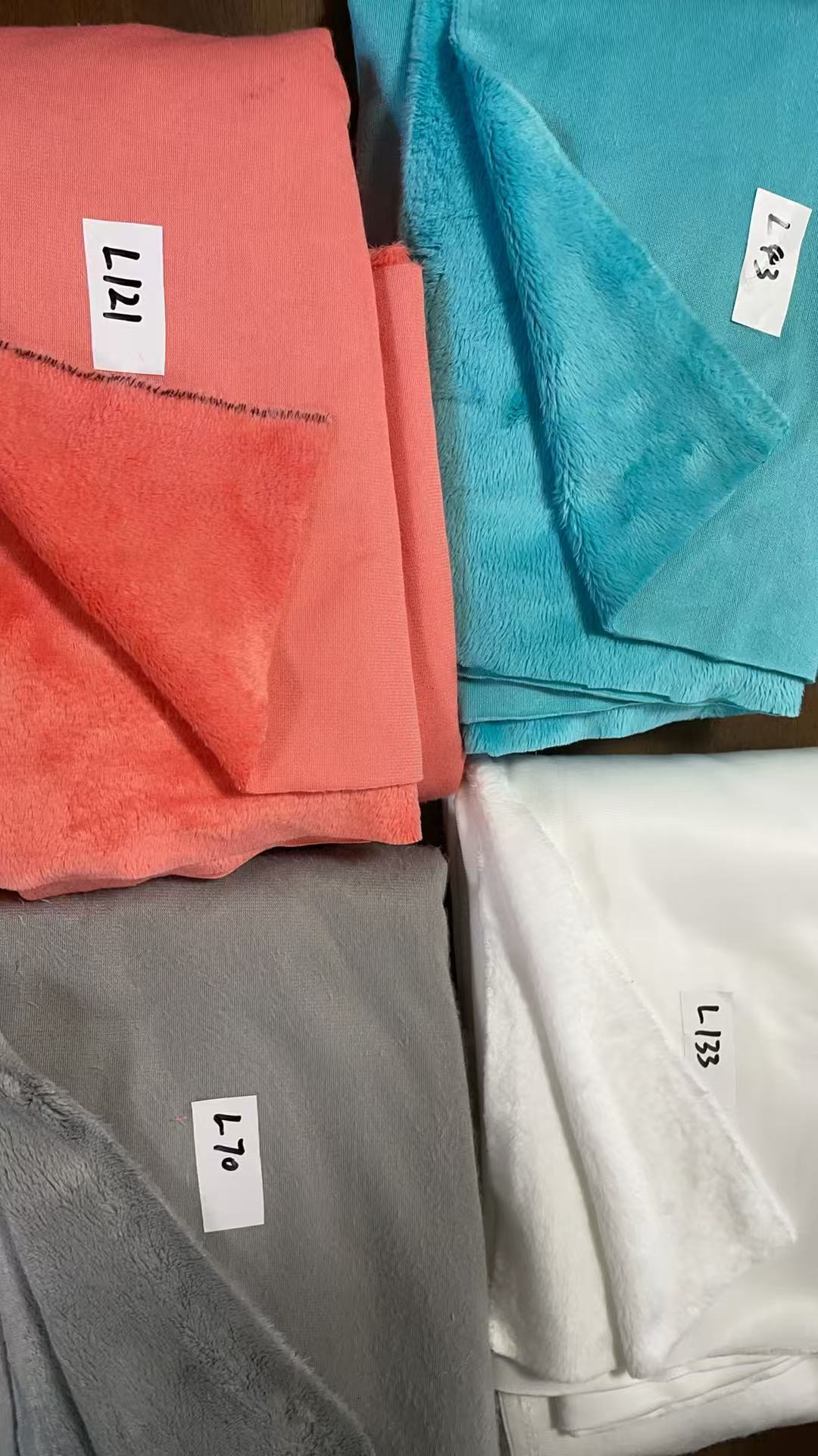 今回のぬい生地マーケット Vol.3では、5mmボア(36×36cm)の限定色を即売します(>᎑<`