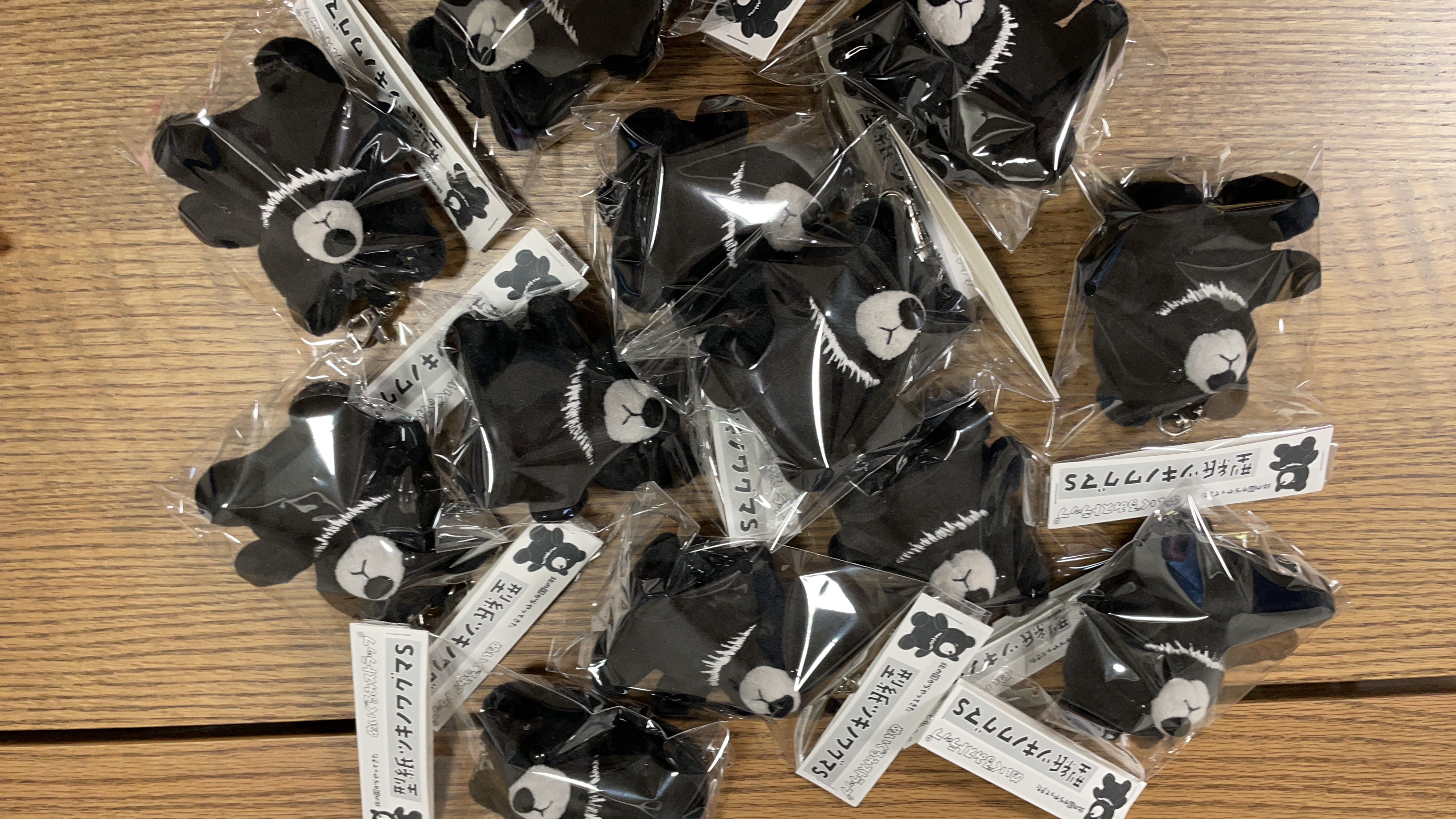 昔雑貨の会社の社長がいつも言ってました。なんだかんだ言って、クマのぬいぐるみが一番かわいい。