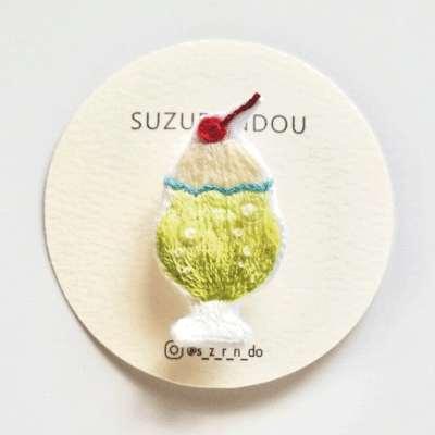 クリームソーダの手刺繍ブローチのご紹介♪