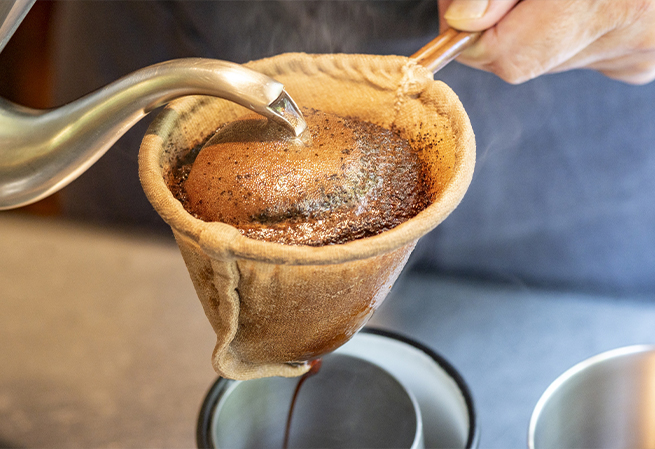 コーヒーの入れ方　ネル・ドリップ式《レギュラーコーヒー》