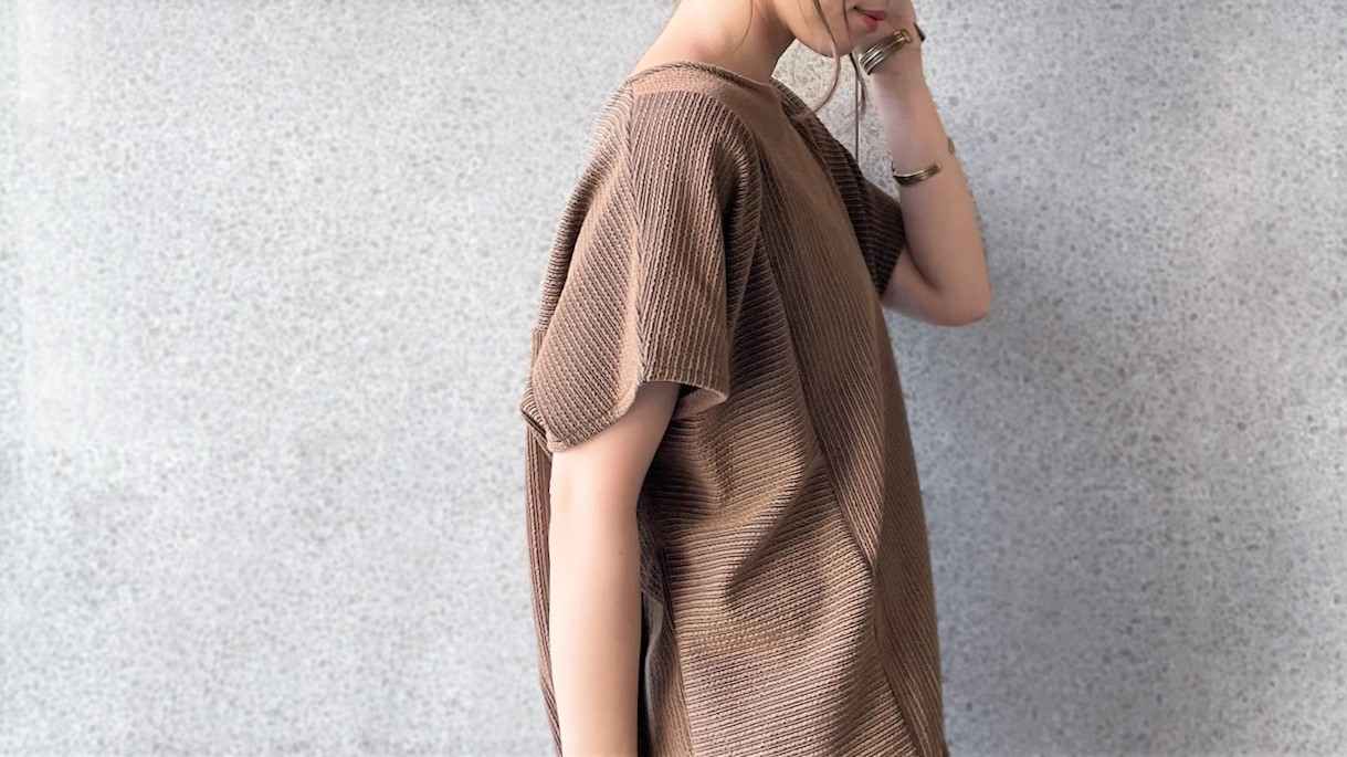 【pick-up-item】1,298YEN！リラクシーで小技の効いたトップスは万能戦士