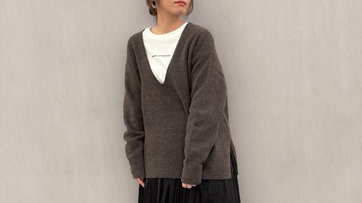 【new-item】1,738YEN！深Vネックサイドスリットニットプルオーバー