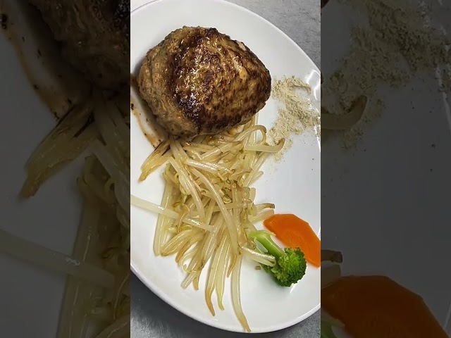 餃子屋が、餃子の鉄板でハンバーグを焼く理由