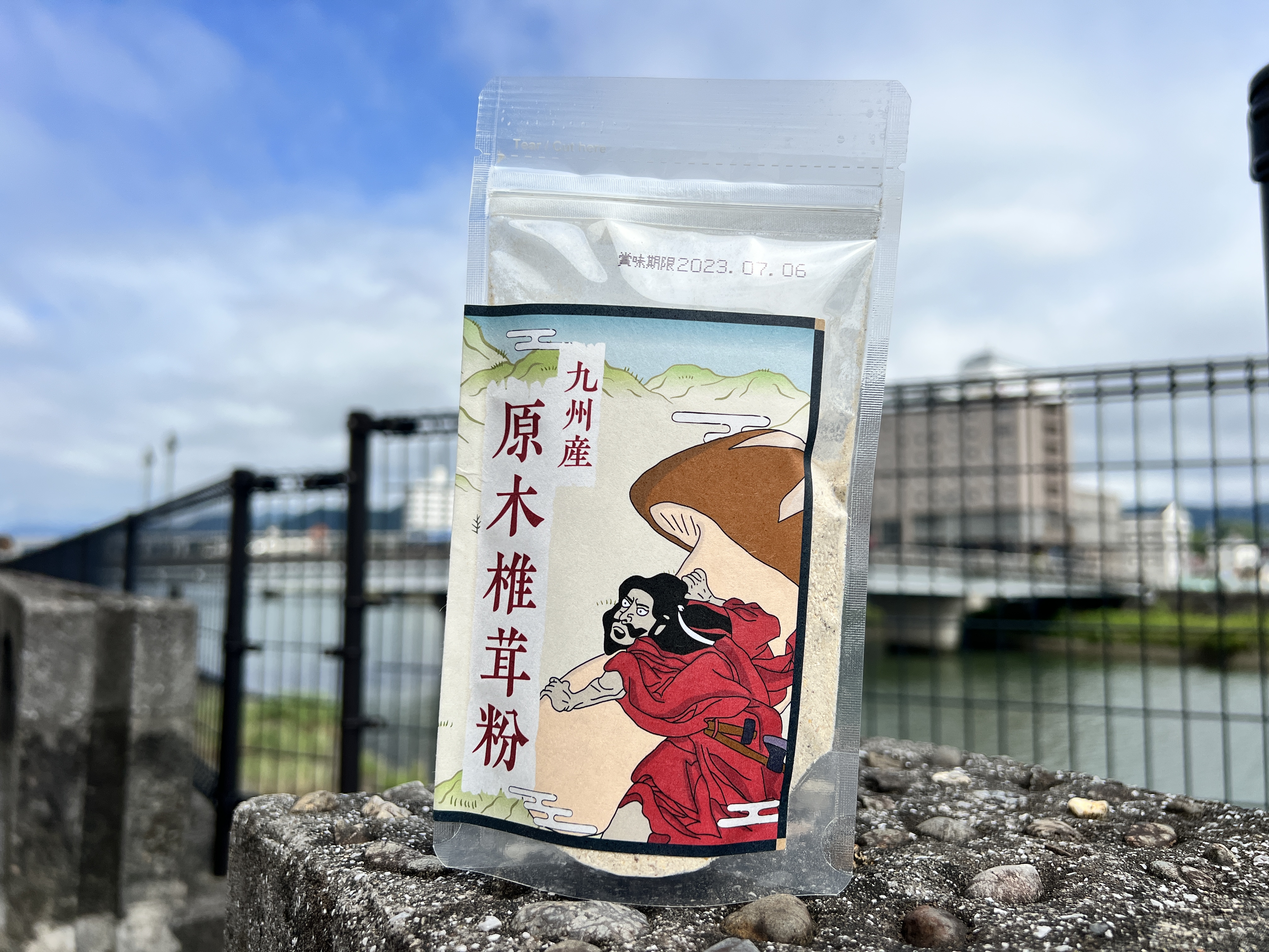 「九州の味覚旅：天然うま味の新星、九州産原木椎茸粉で料理の扉を開こう」