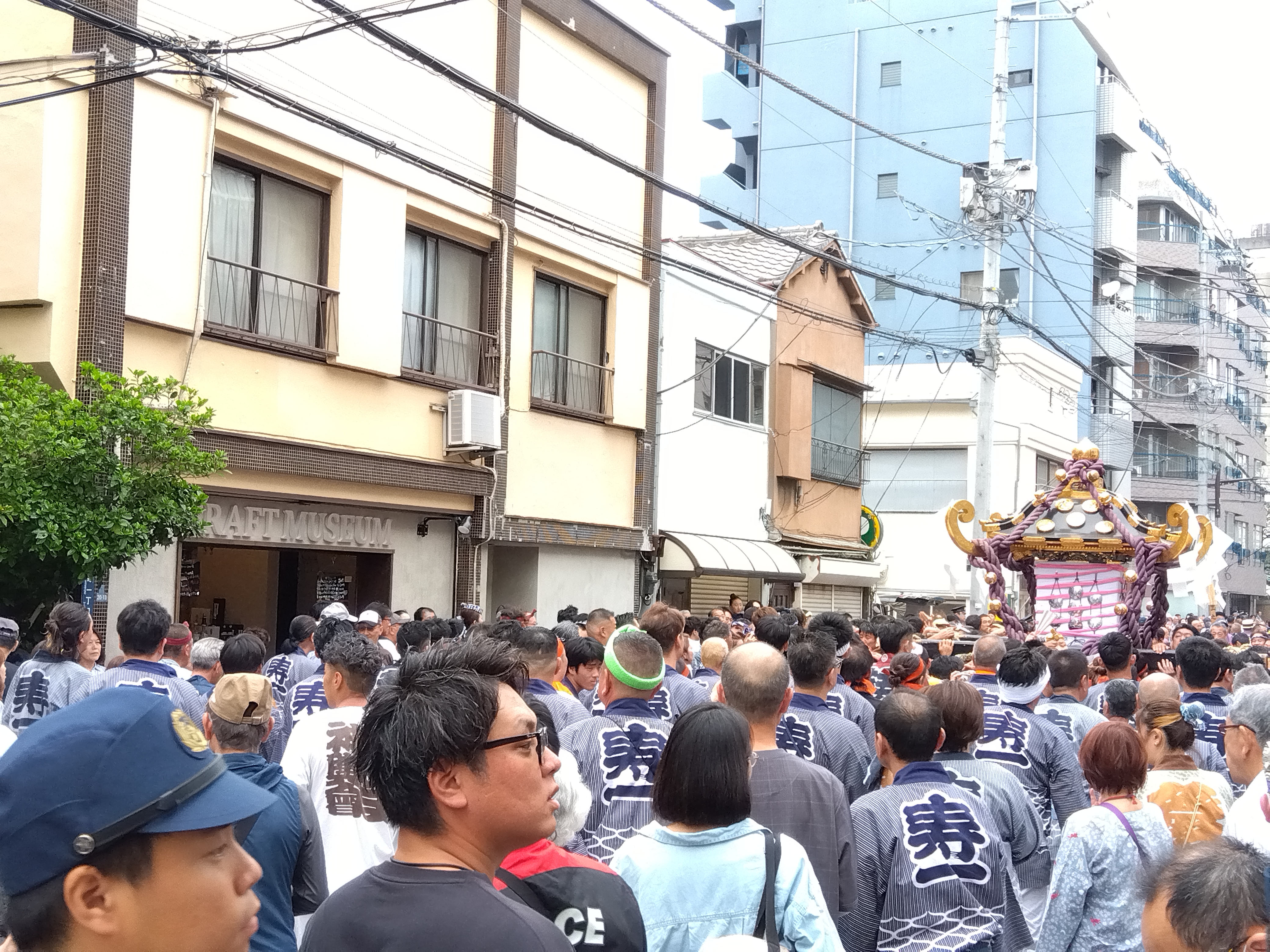 ティーザーレポート３５　店舗前を三社祭のお神輿が渡御