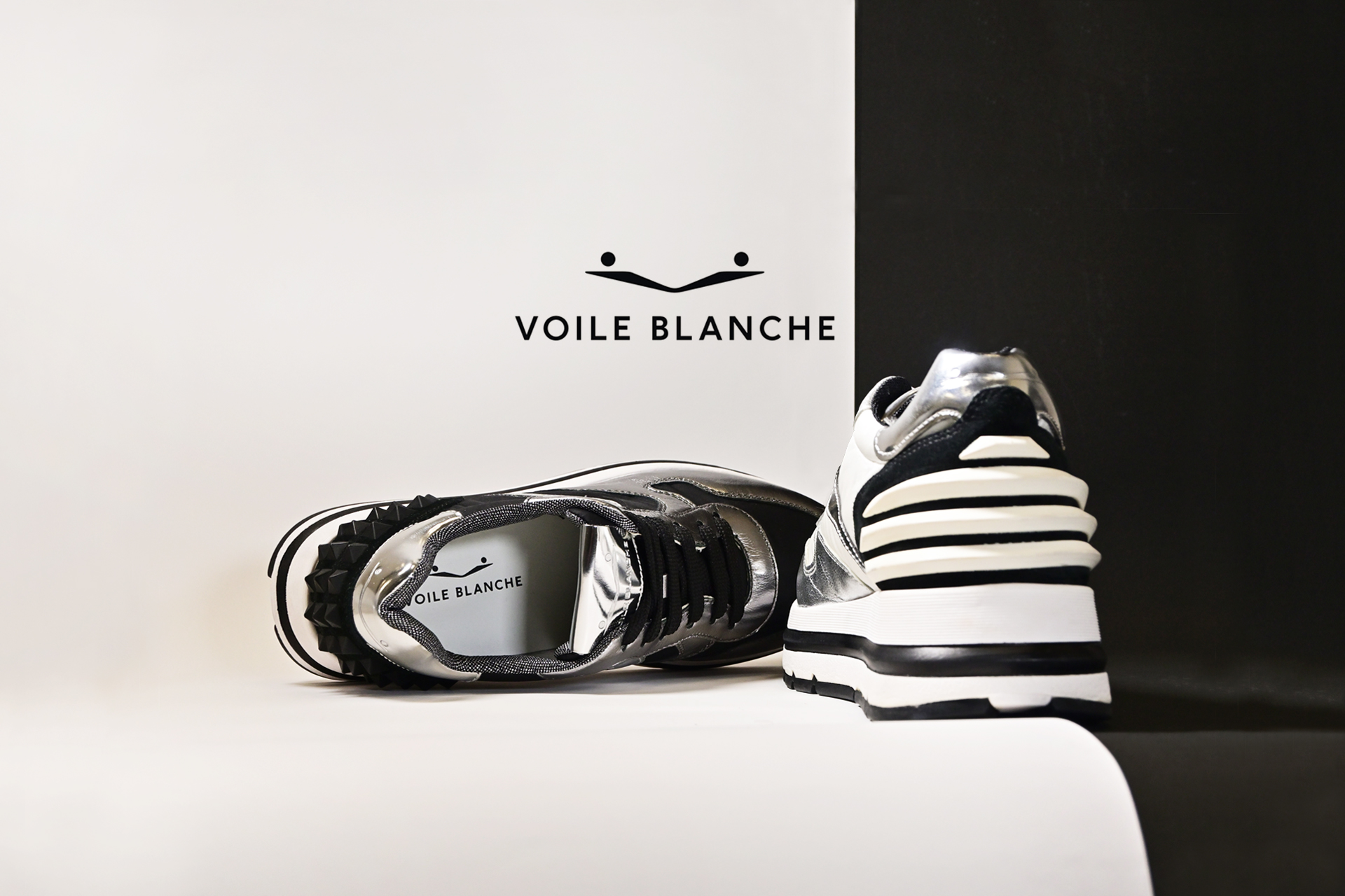 “VOILE BLANCHE”のスニーカーを発売開始致します！