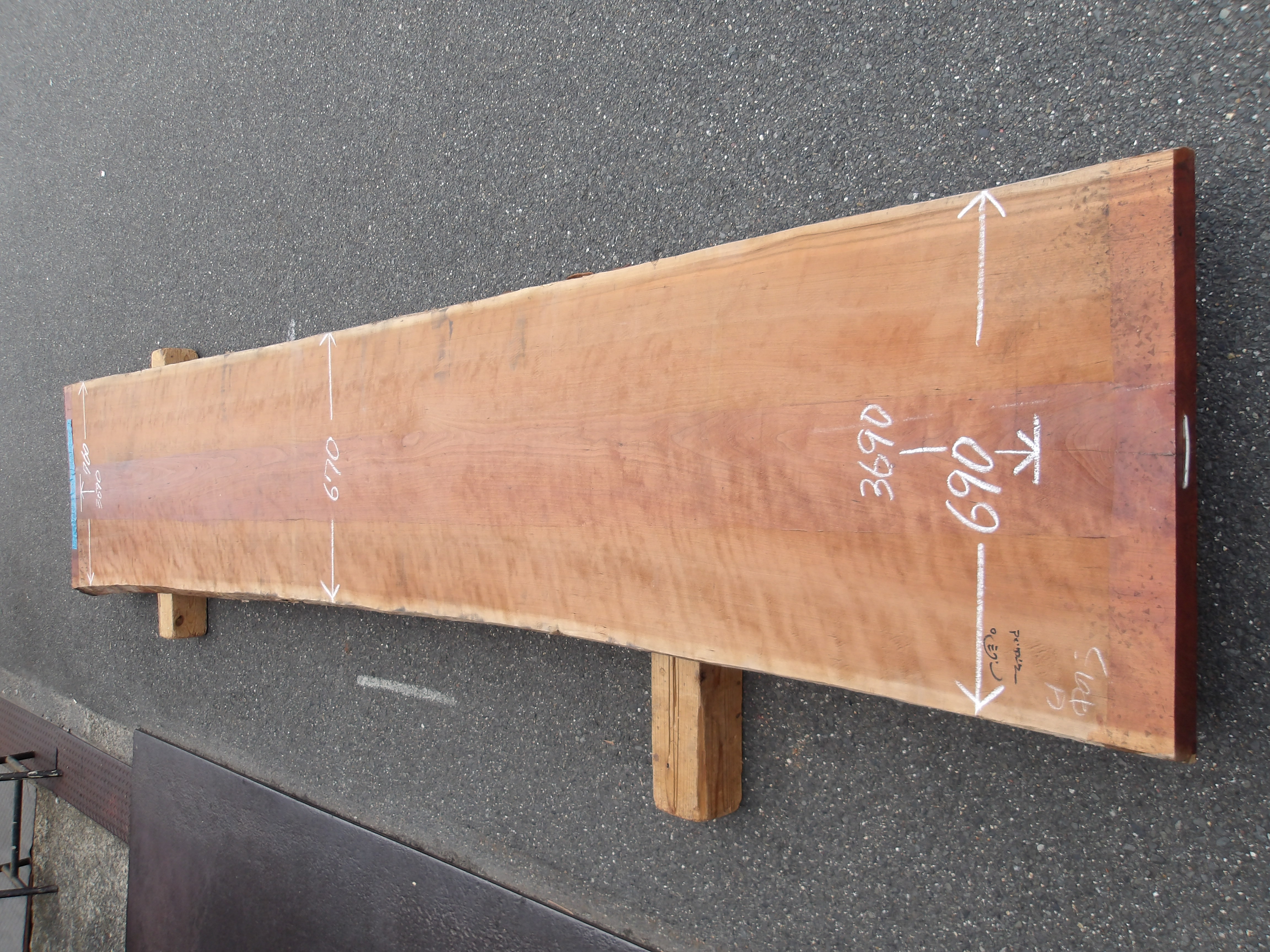 ブラック　チェリーの長い板を載せました！