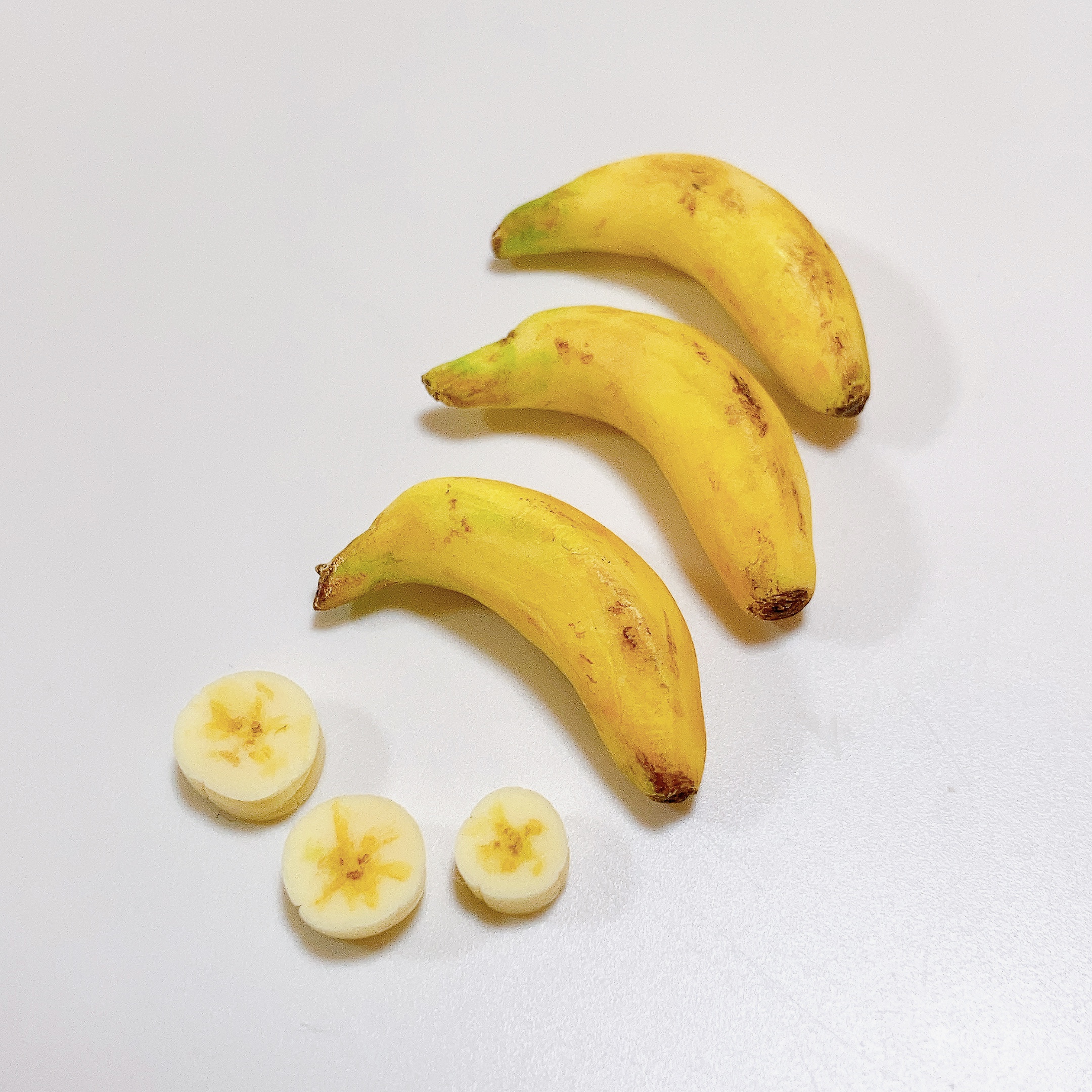 小さなバナナを作っています！