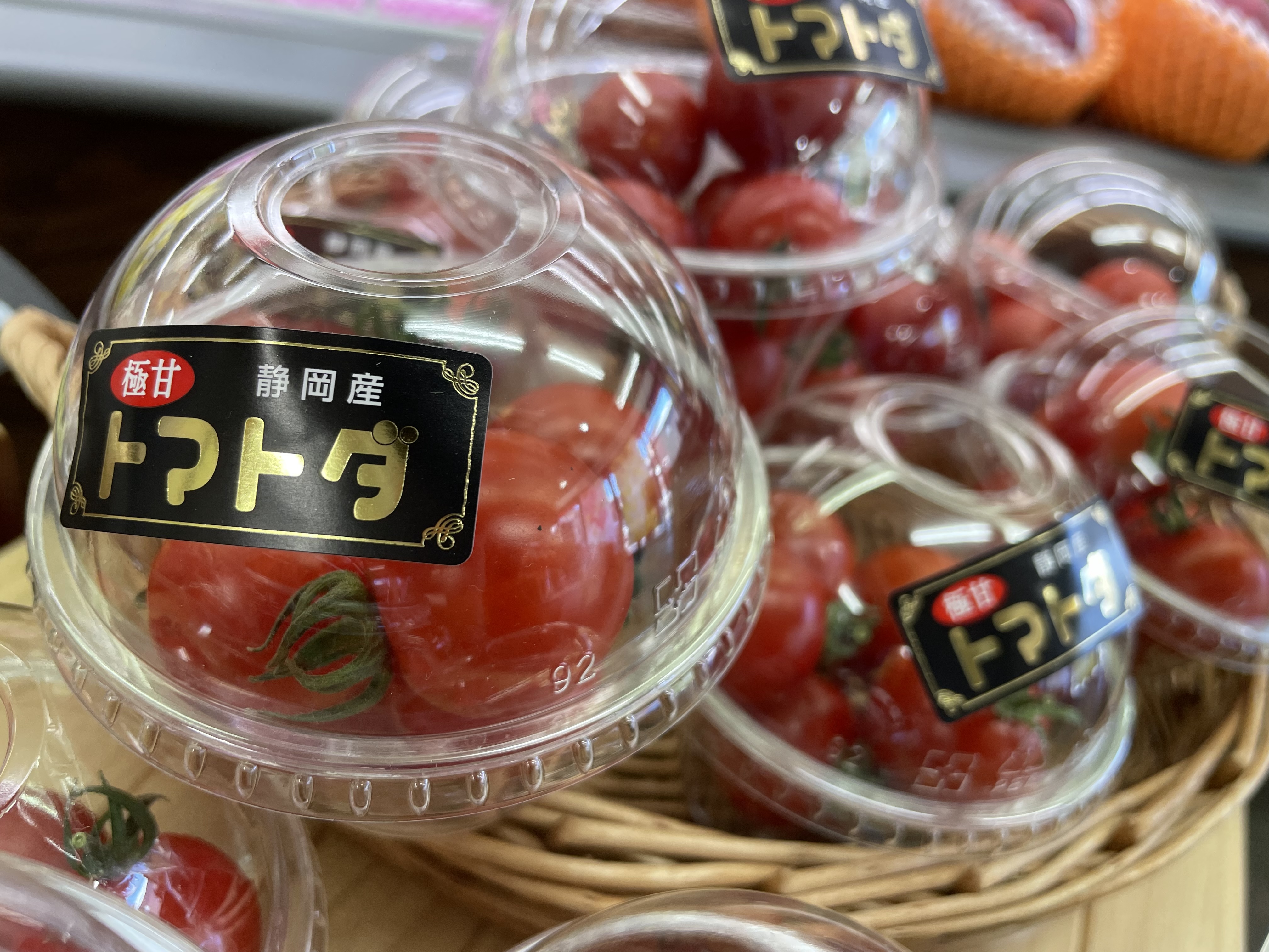 【プチ赤爆弾！💣】ナンダ⁉(?_?)トマトダ‼(ﾟДﾟ)ﾉ