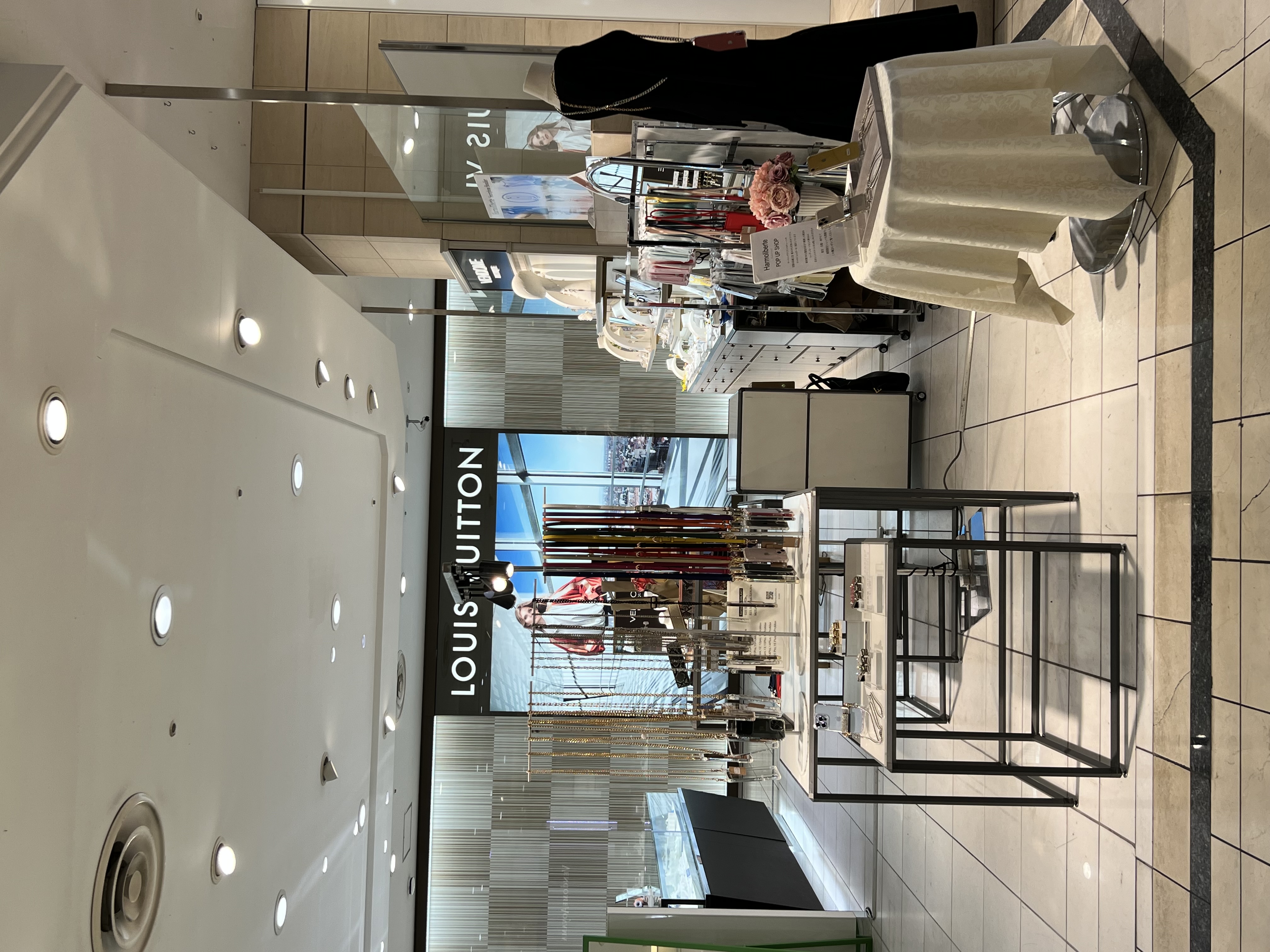 エレガンス溢れる秋の新作、あなたのスタイルを格上げ！