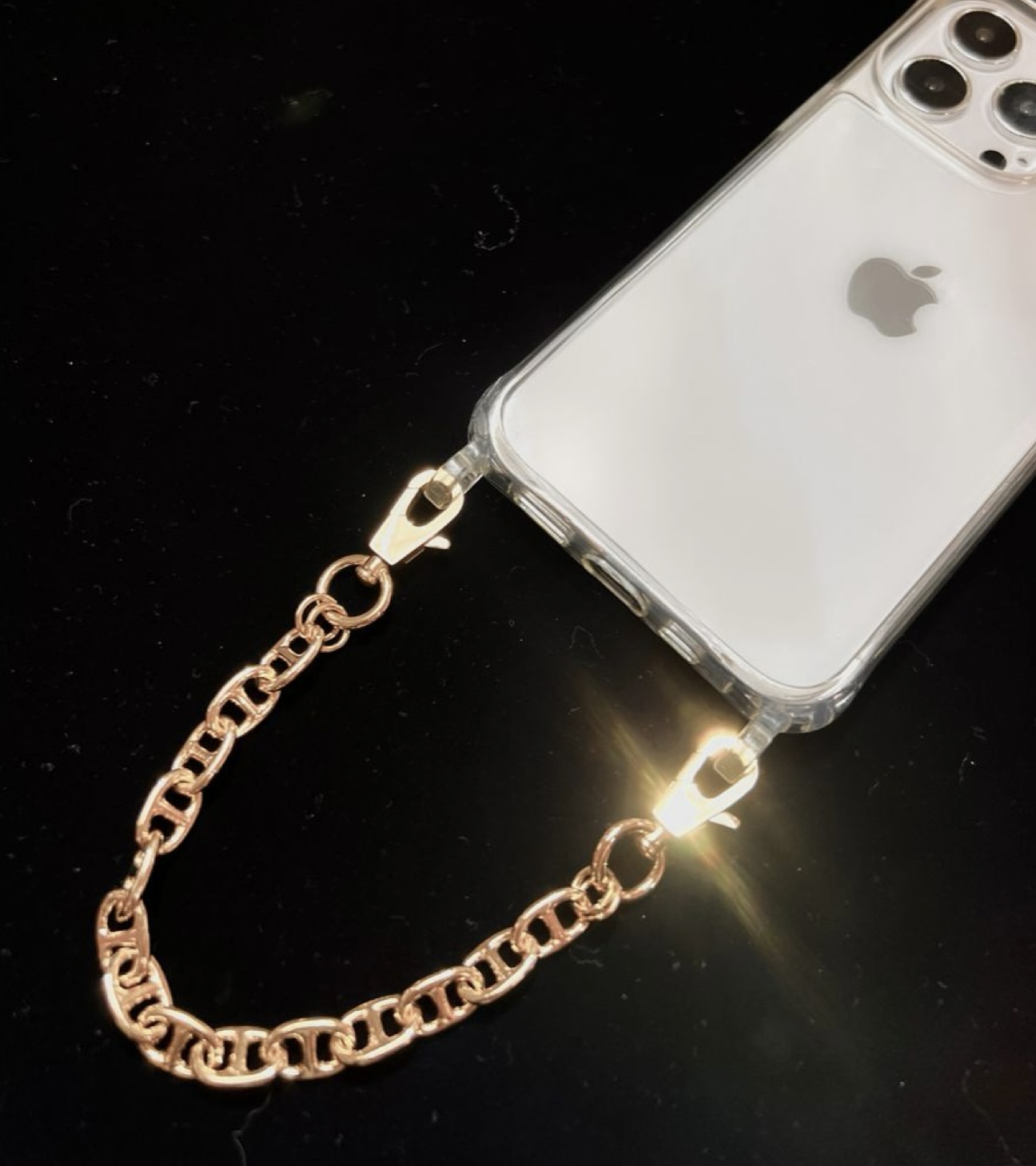 ブレスレット感覚で着けられるストラップ