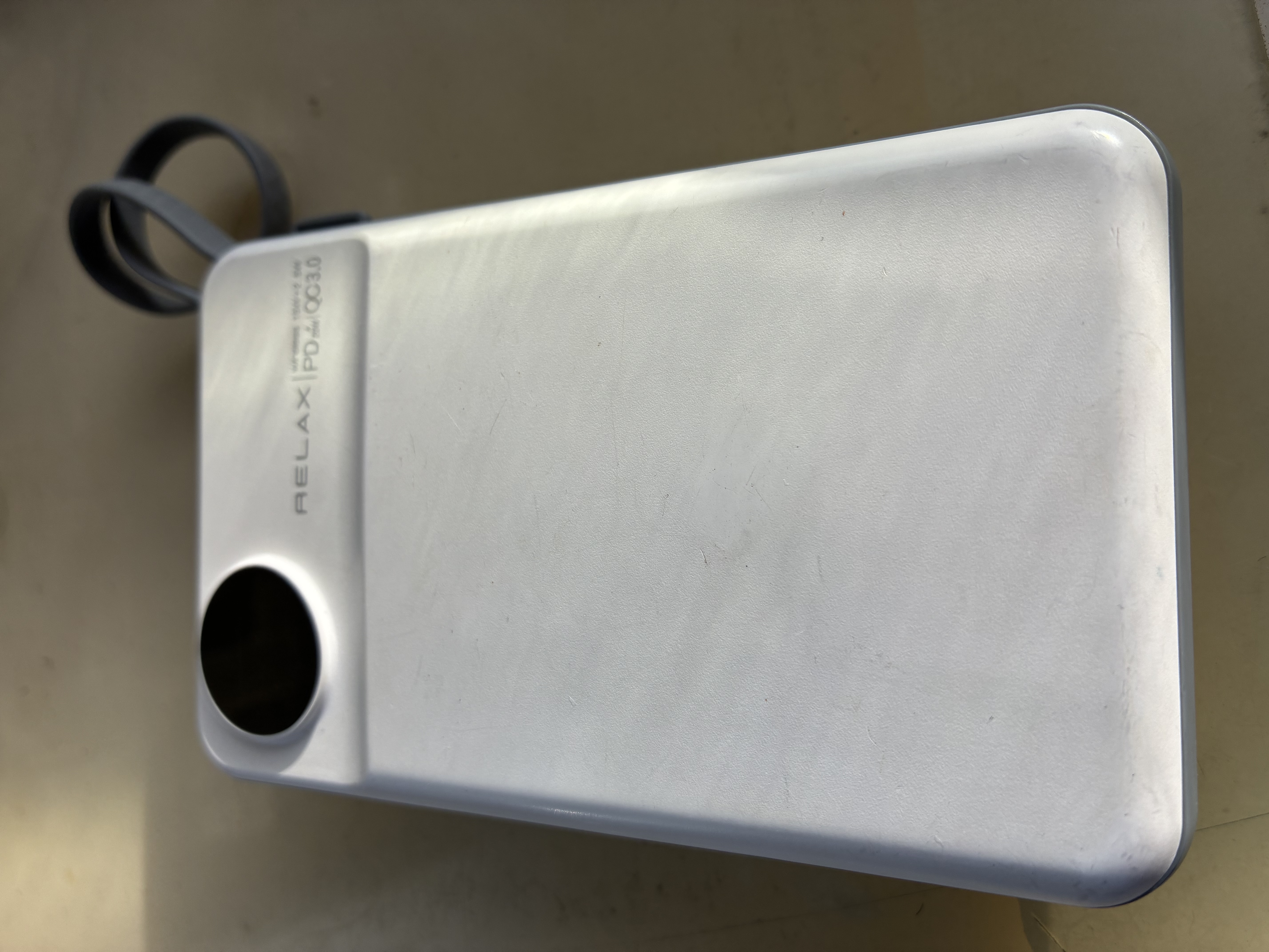 モバイルバッテリーが膨らんで