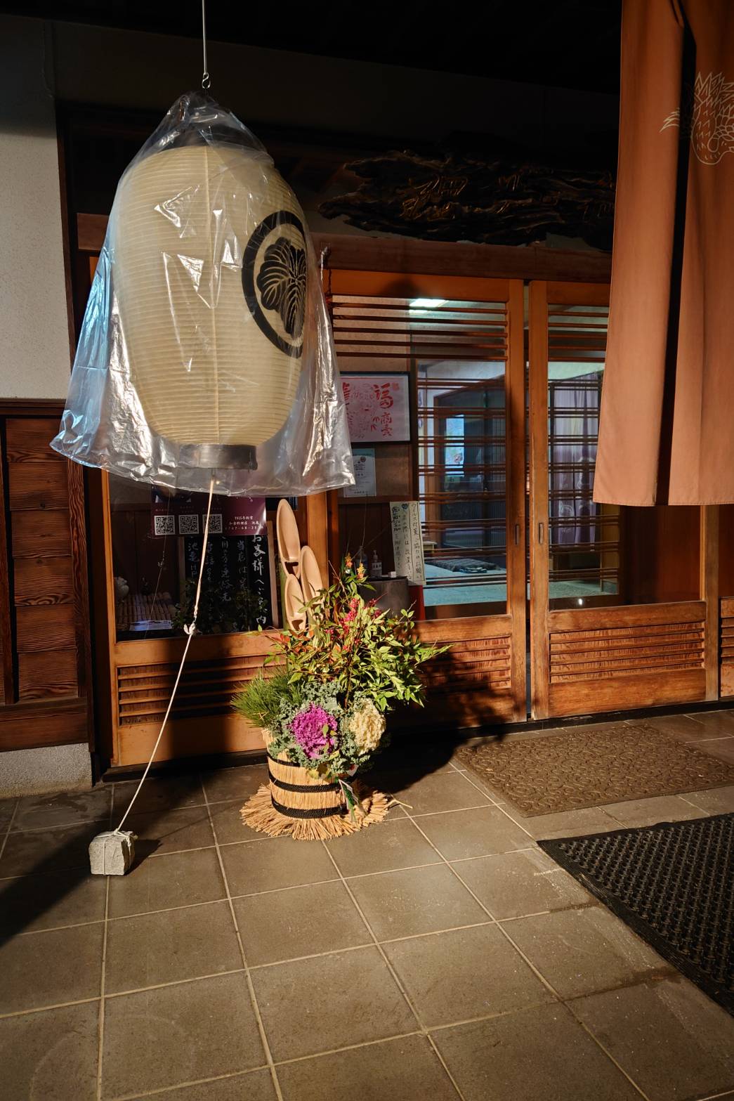 【店舗情報】年末年始の風物詩　門松を飾りました。