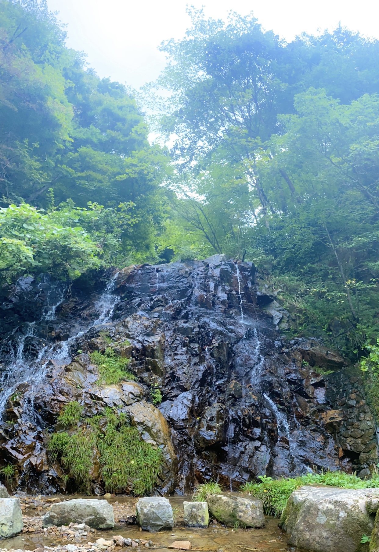 滝で浄化した天然石のお守りです♪