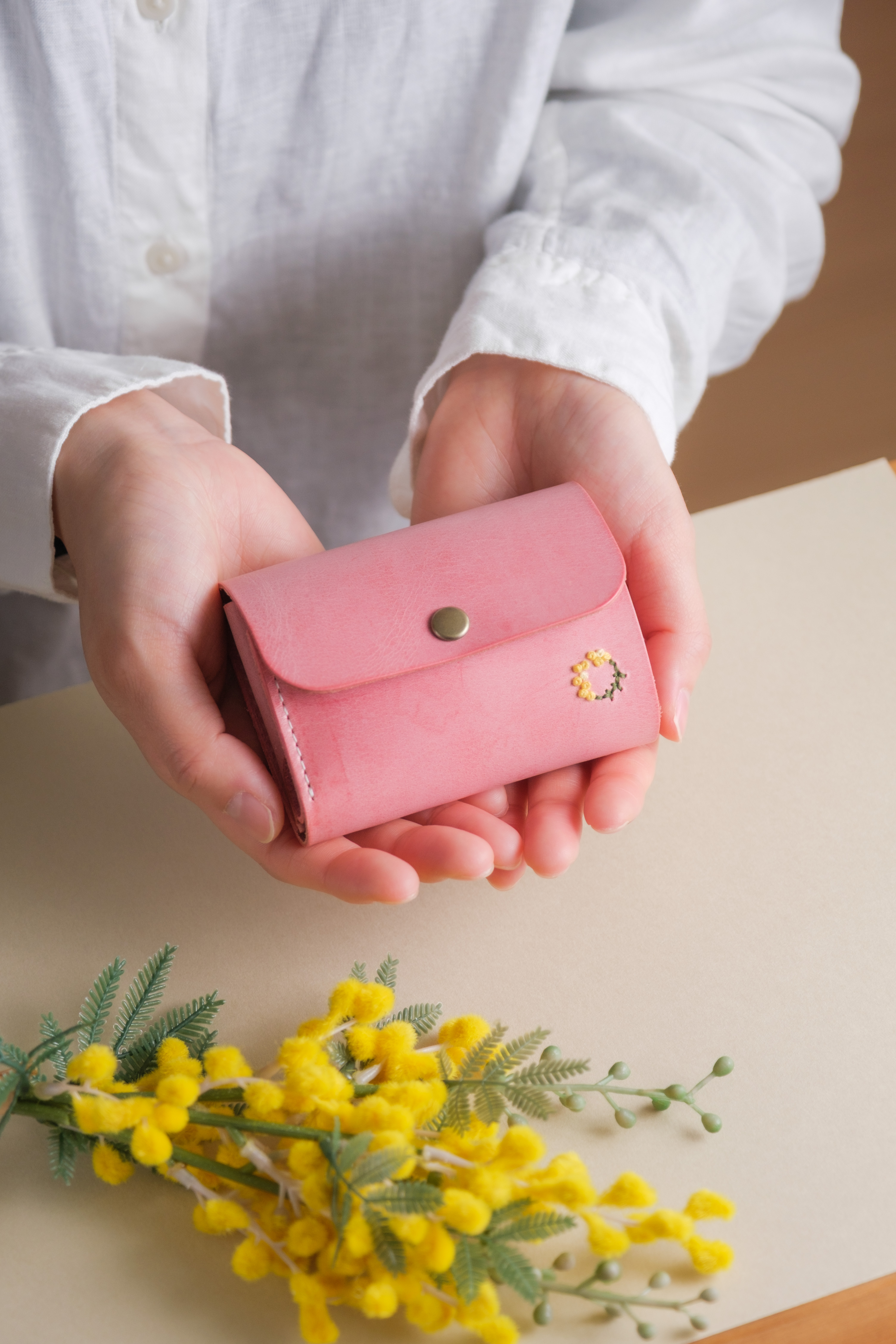 ✅春の新作！ミモザ刺繍のミニ財布