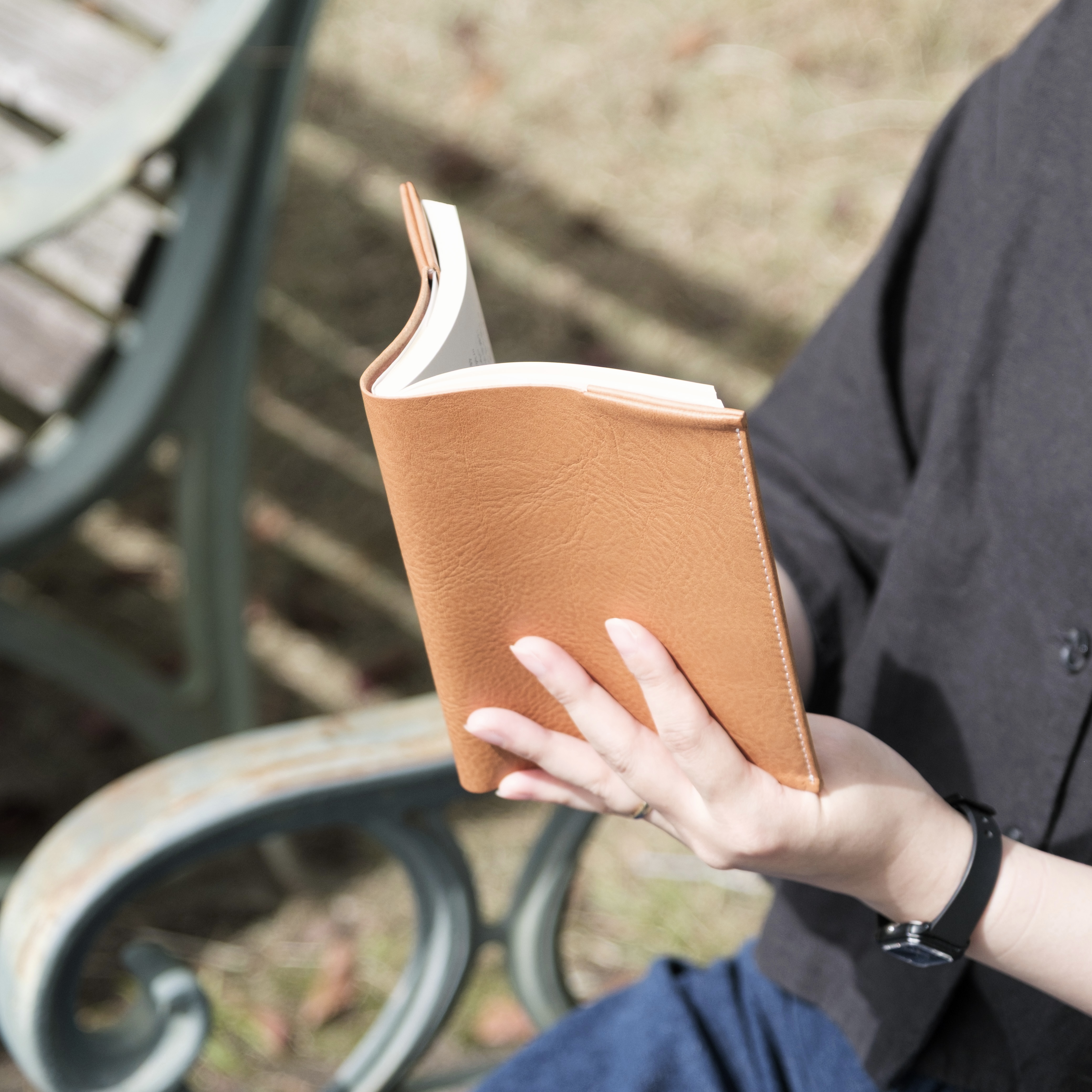 【ほぼ文庫本サイズ】読書に集中できるブックカバーができました