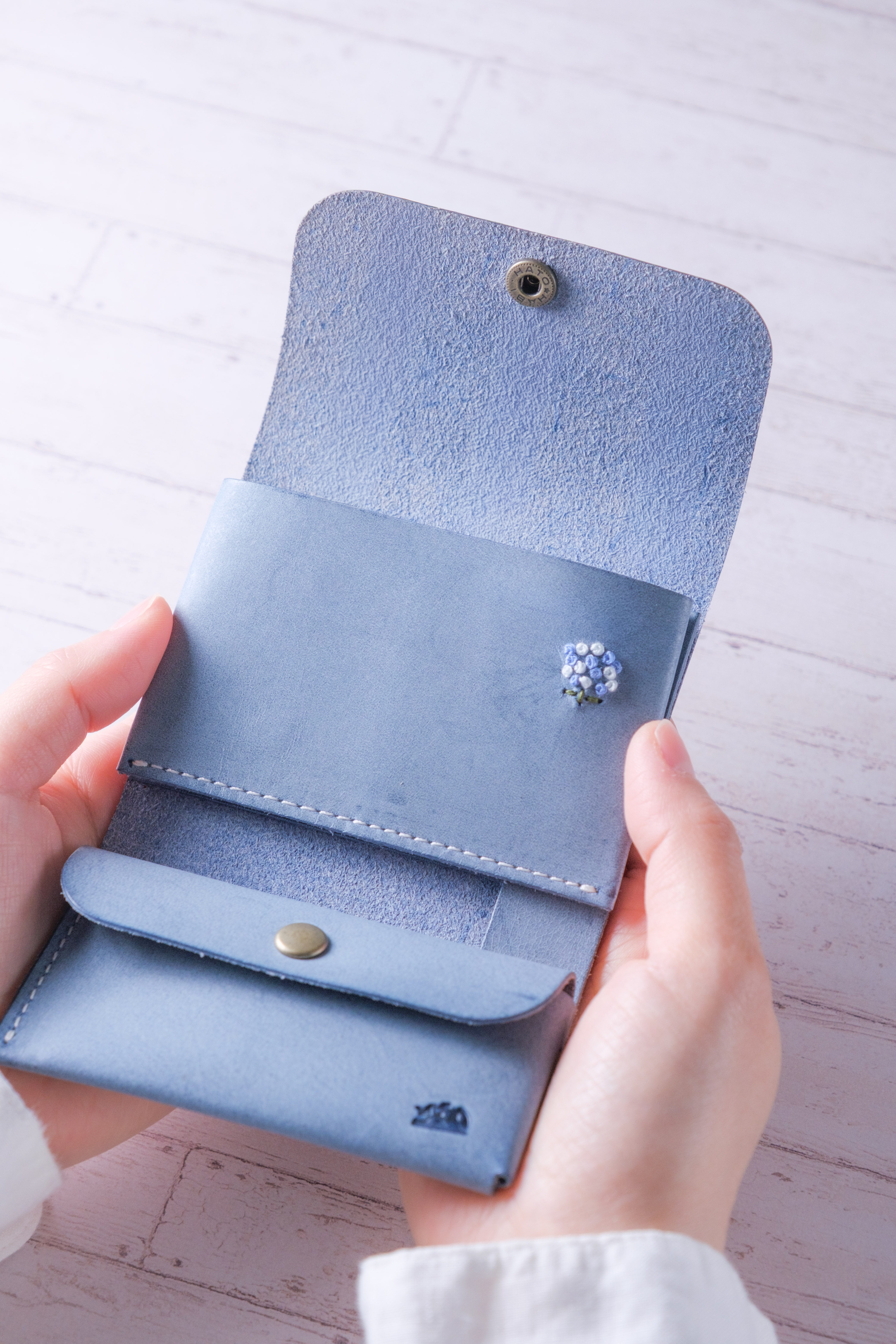 紫陽花刺繍入りミニ財布