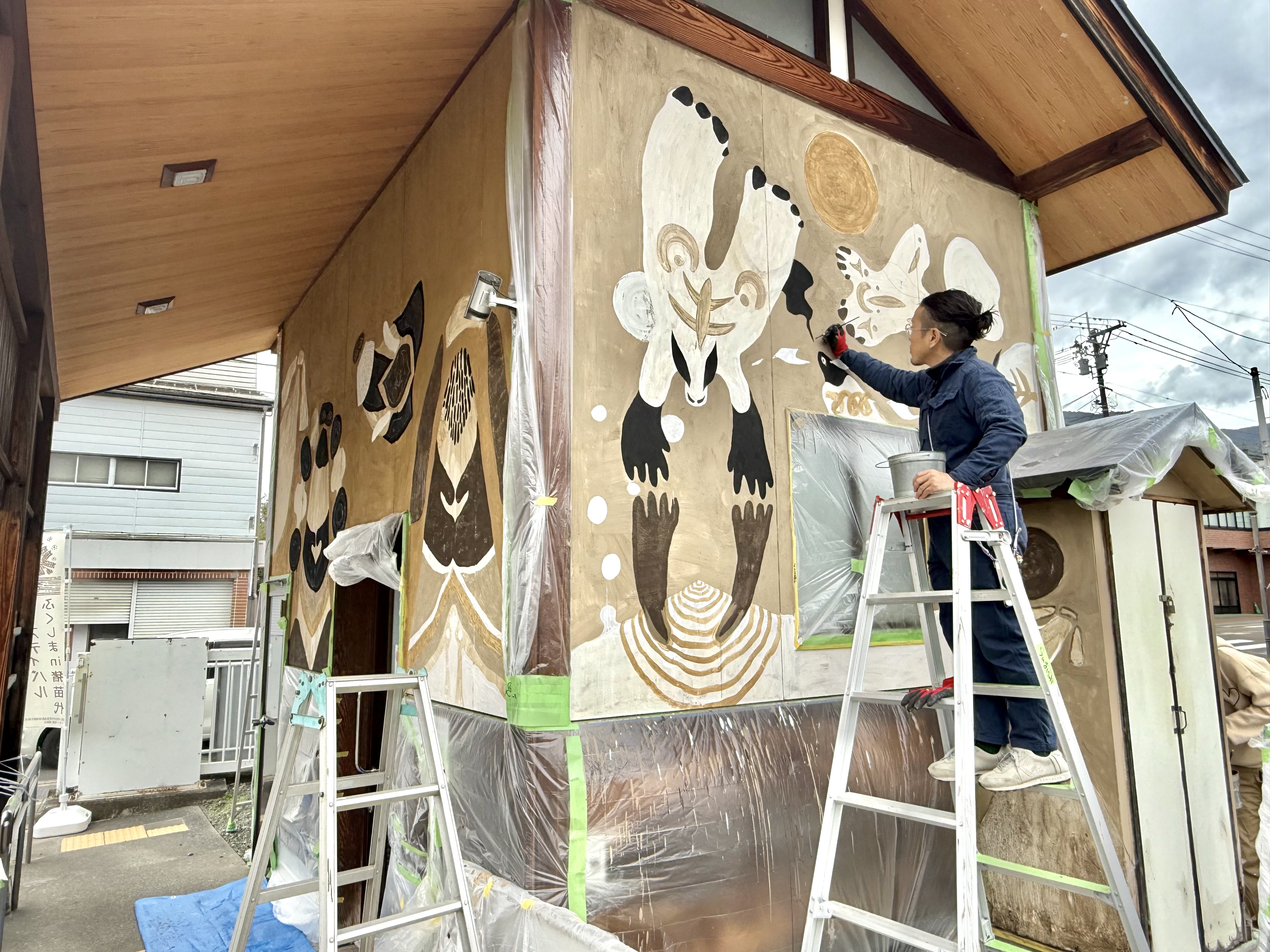 『菱(ヒシ)』の絵の具が登場!?『ウォールアートフェスティバル in 猪苗代 2025』