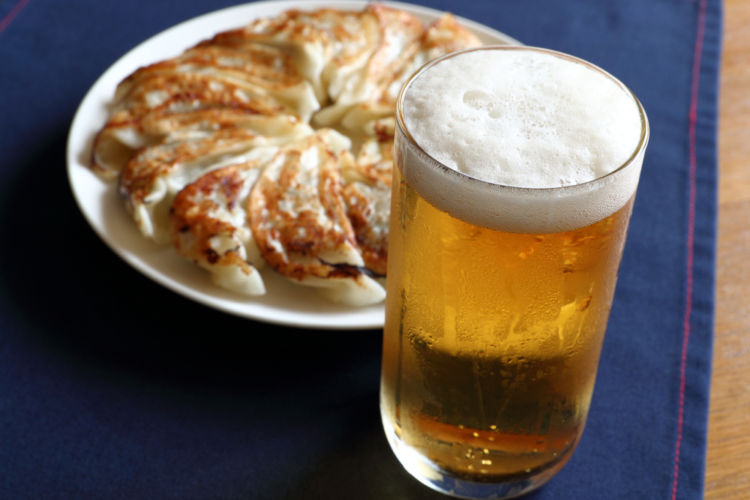 「今日はビール飲む？」のひと言で、餃子の出番です。