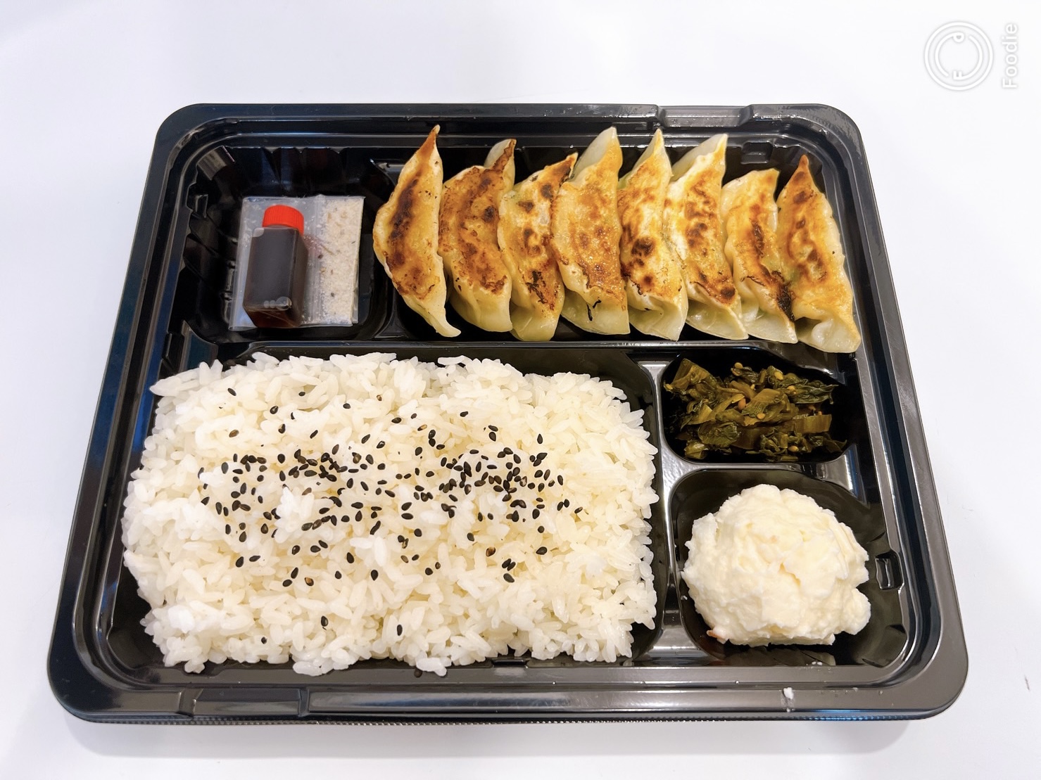 冷凍餃子はどれも同じ?そう思っていた私たちが「白ごはん専用餃子」を作った理由
