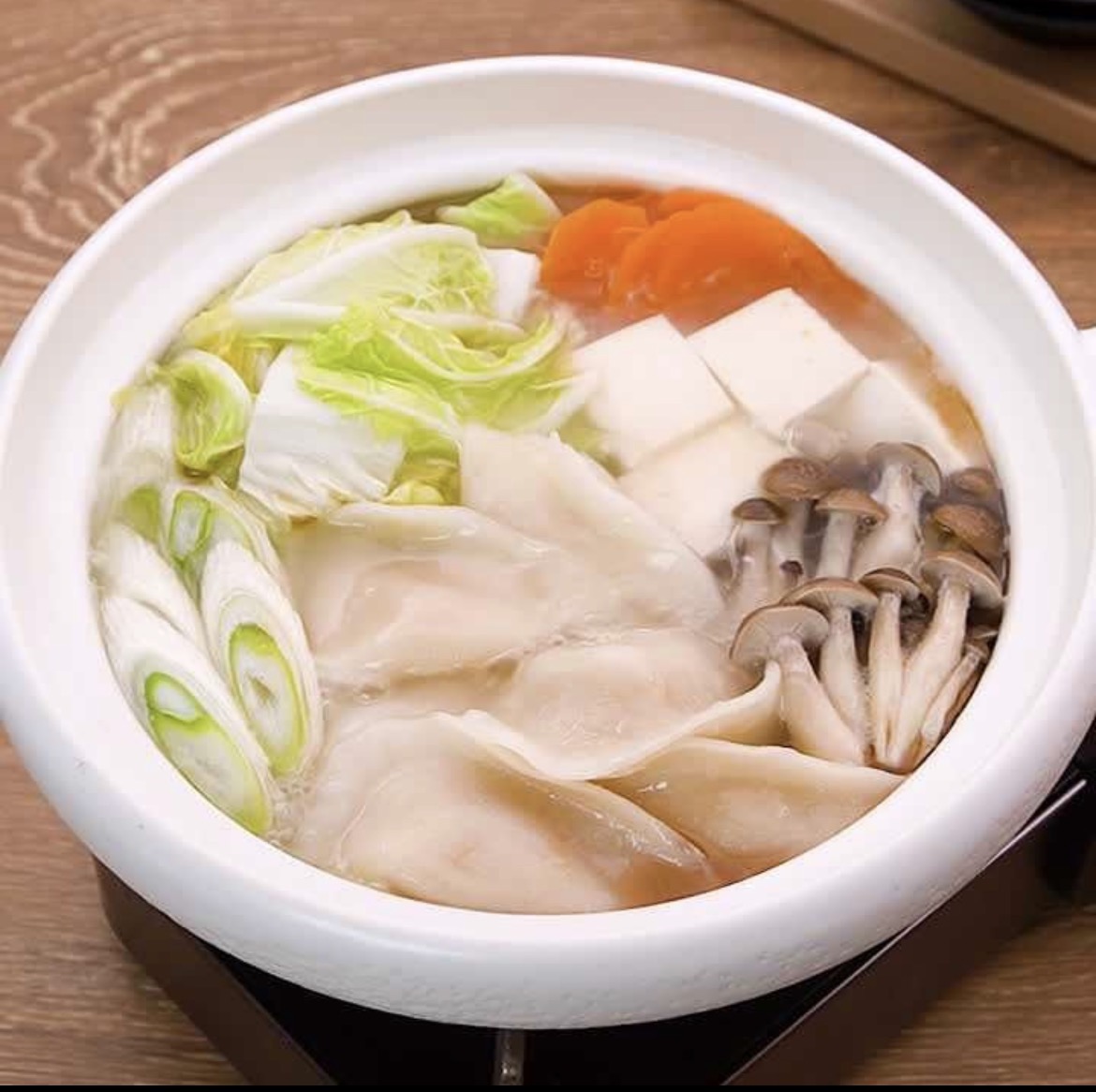 寒い日は、餃子をお鍋に入れてみてください。