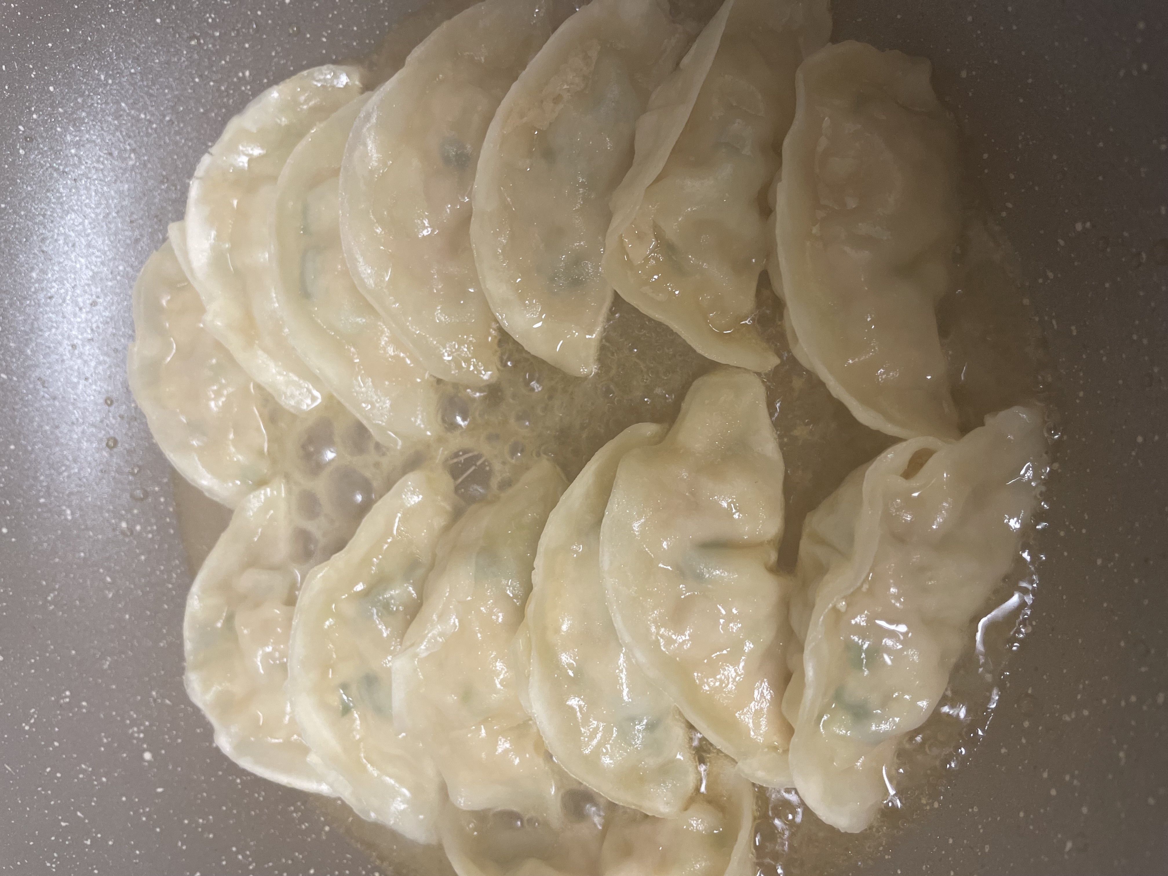  【家族全員が笑顔に】一度食べたらクセになる“無限餃子”の魔力