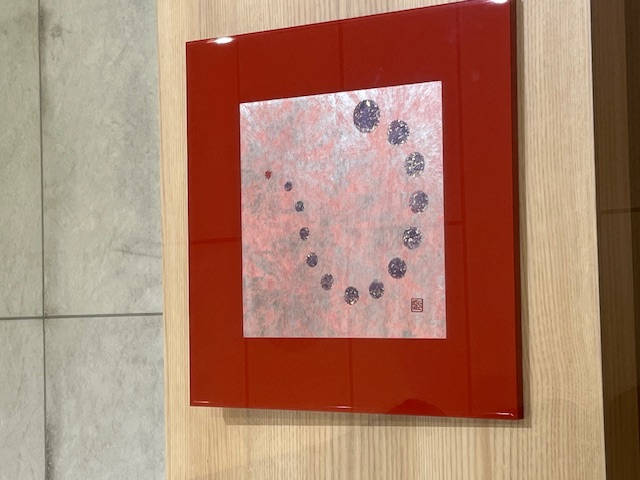 漆なのにポップな作品