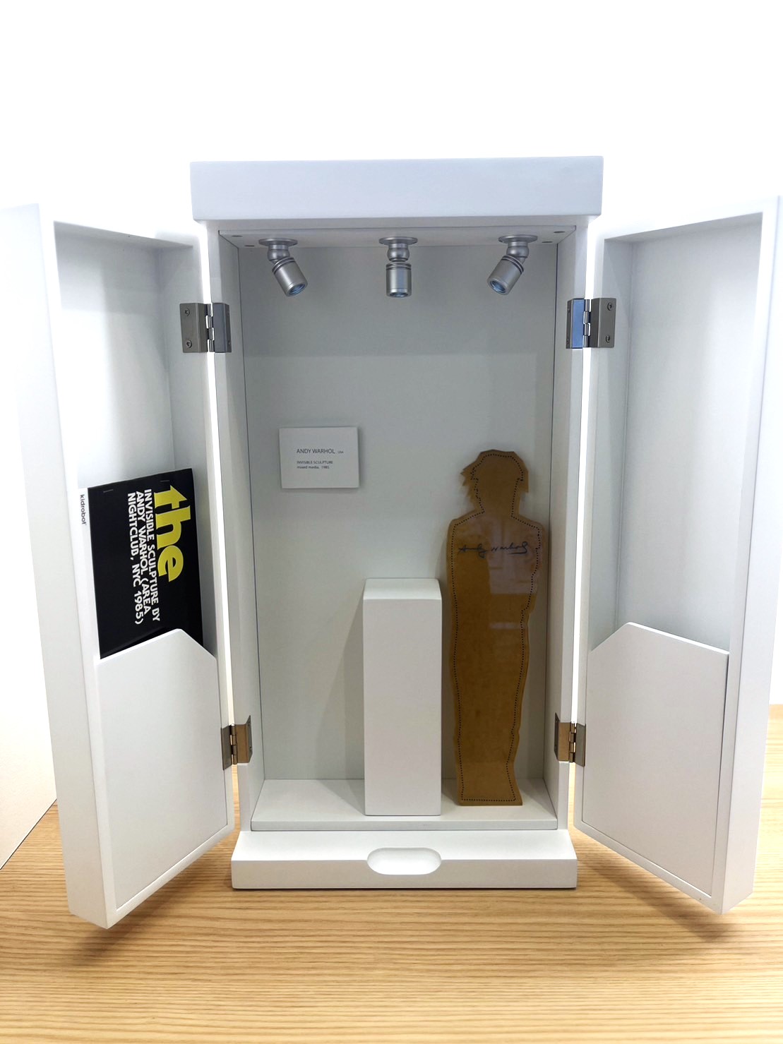 アンディ・ウォーホル・マニアにはうってつけの作品！