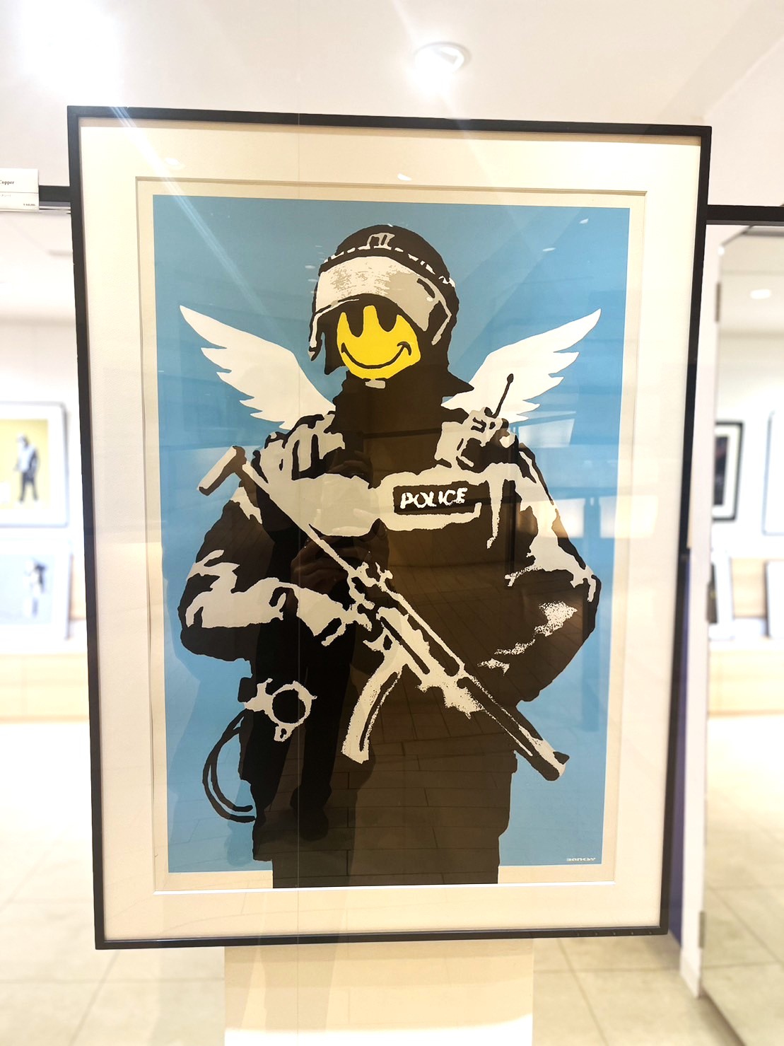 Banksy 「Flying coppper」