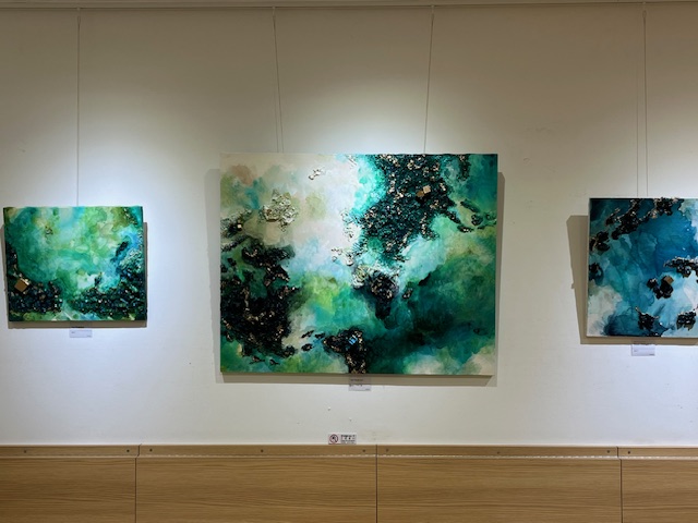 盛況な個展