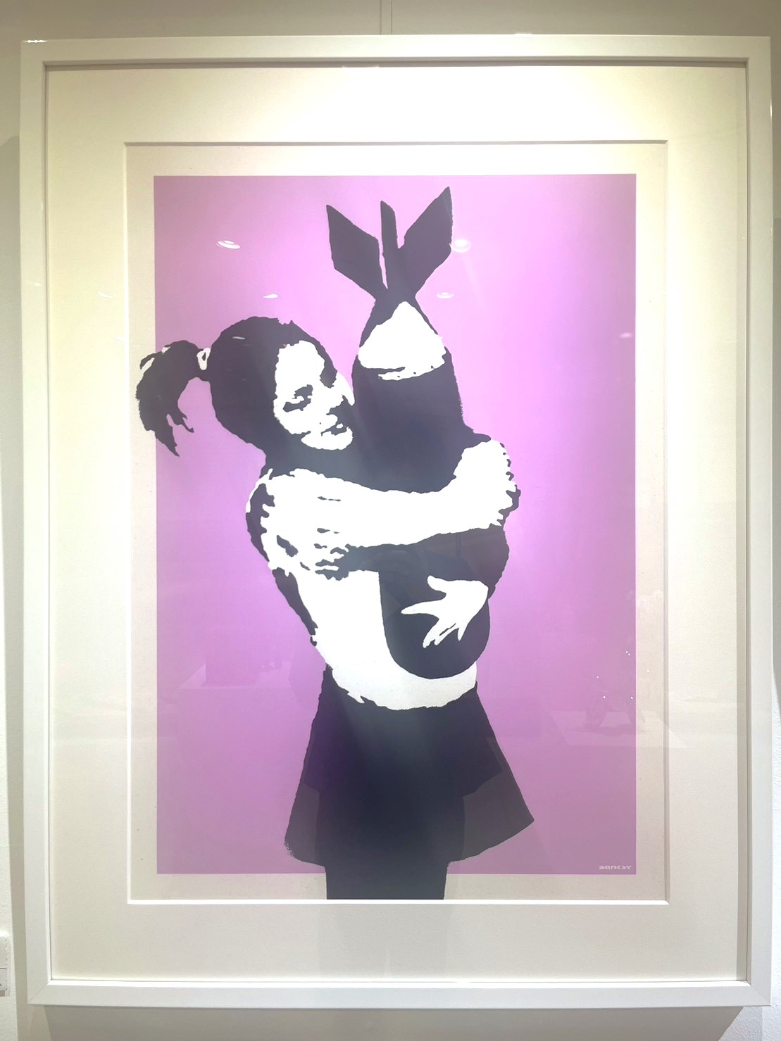 バンクシー(Banksy）「BOMB HUGGER」ホワイトフレーム
