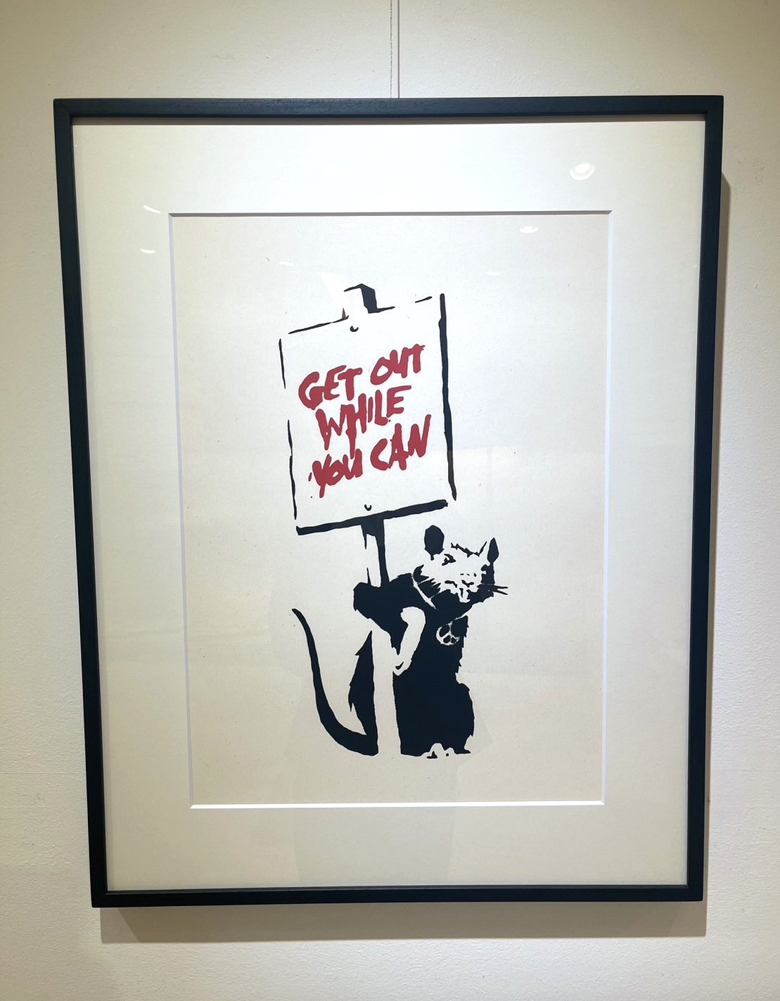バンクシー「Get out while you can」
