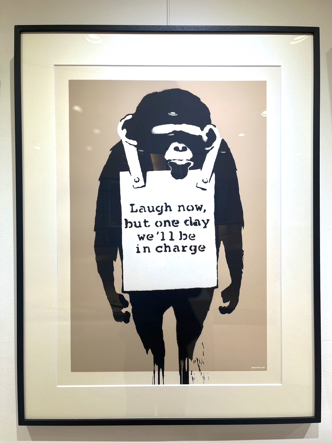 バンクシー(Banksy) 人気作品「Laugh now」