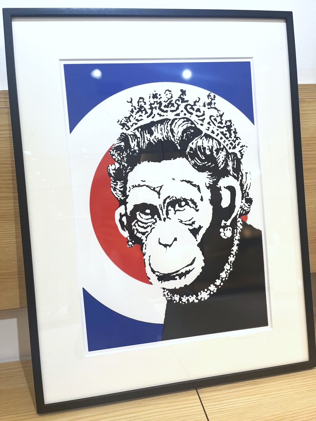 Banksy 「Monkey Queen」