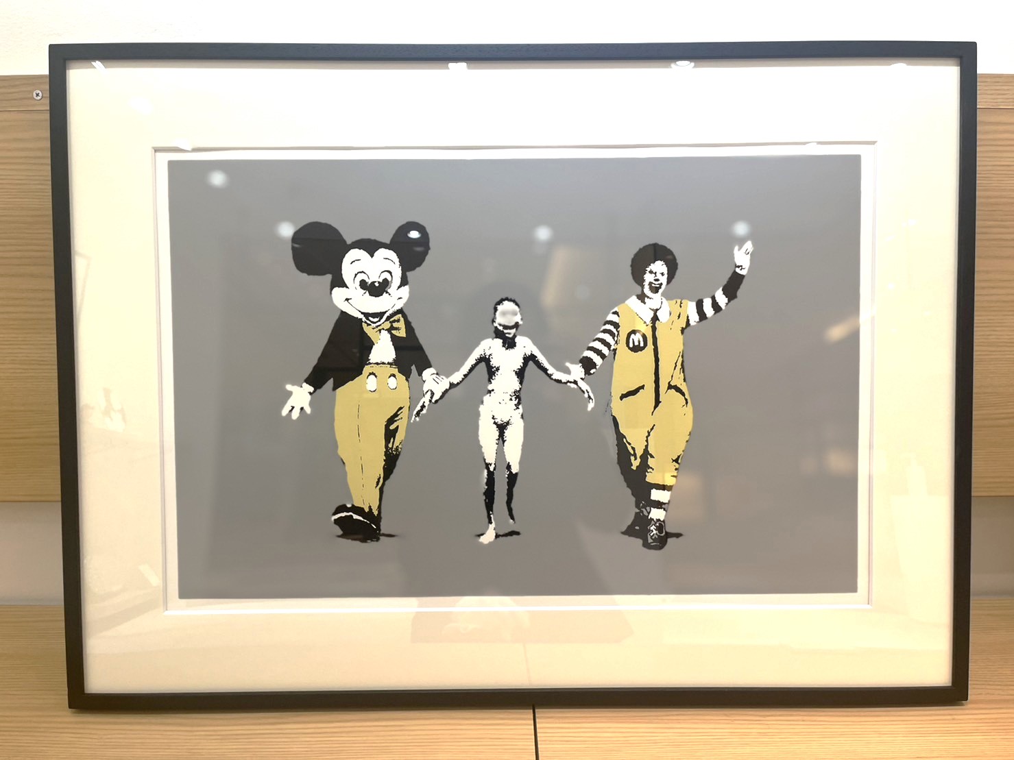 バンクシー人気作品「ナパーム」