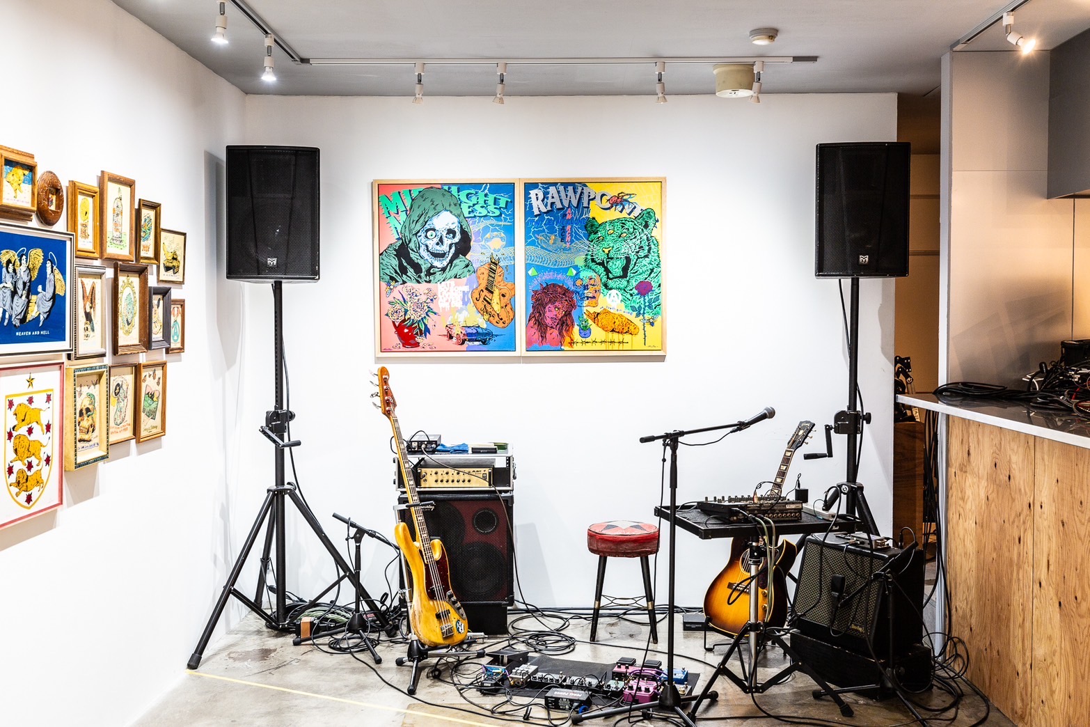 ORDER FRAMES FOR EXHIBITION