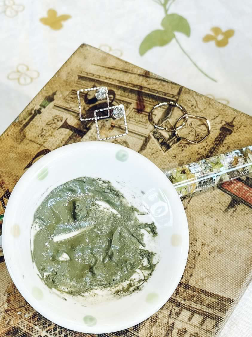 「グリーンレイディアンスクレイマスク」でくすみをケアし明るい肌へ