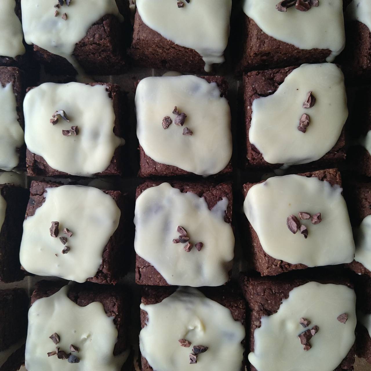 有機ココアカカオニブとホワイトチョコスコーン