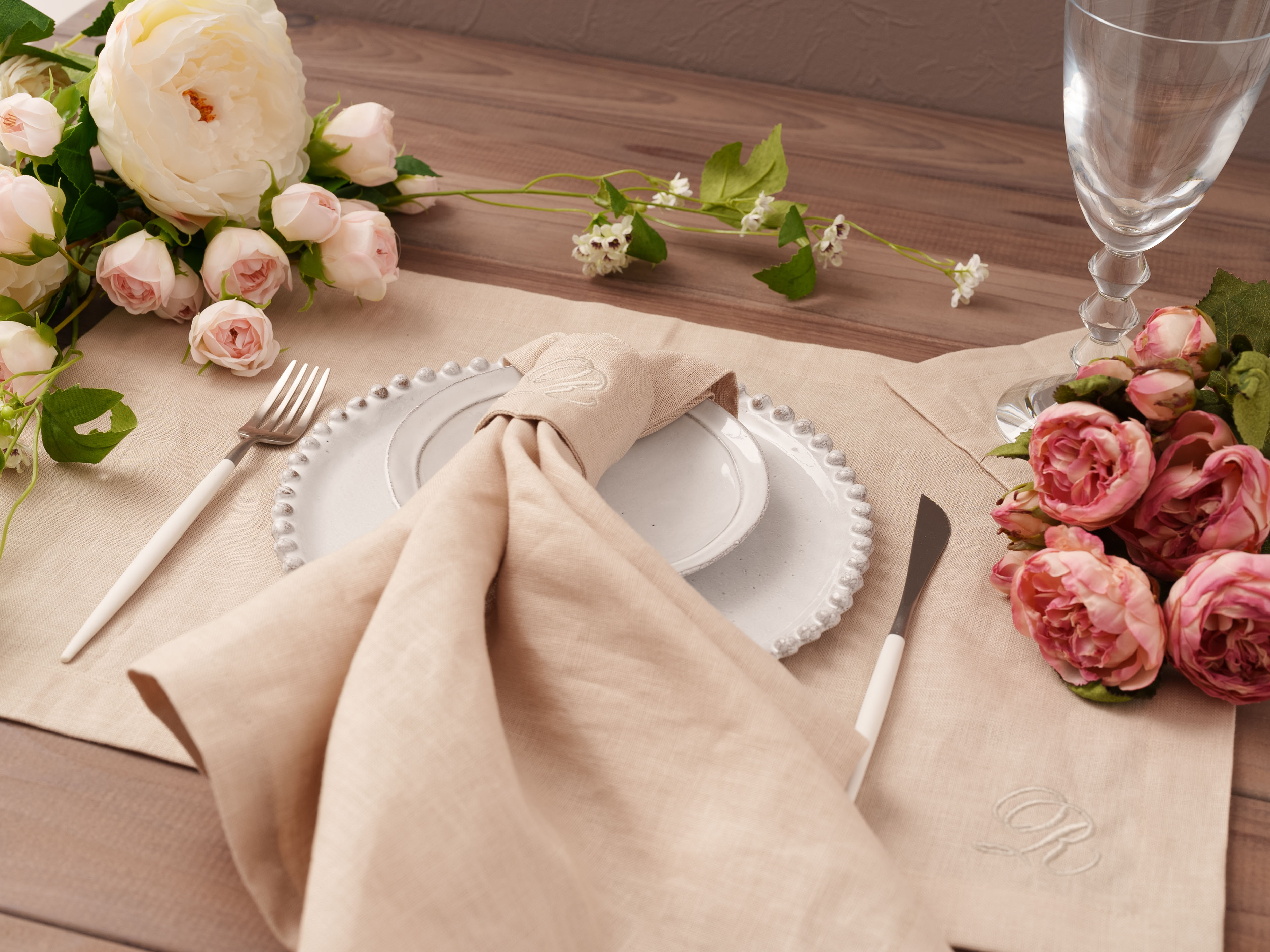 【結婚祝い】イニシャル刺繍に込められた大切な人の幸せを願う思い